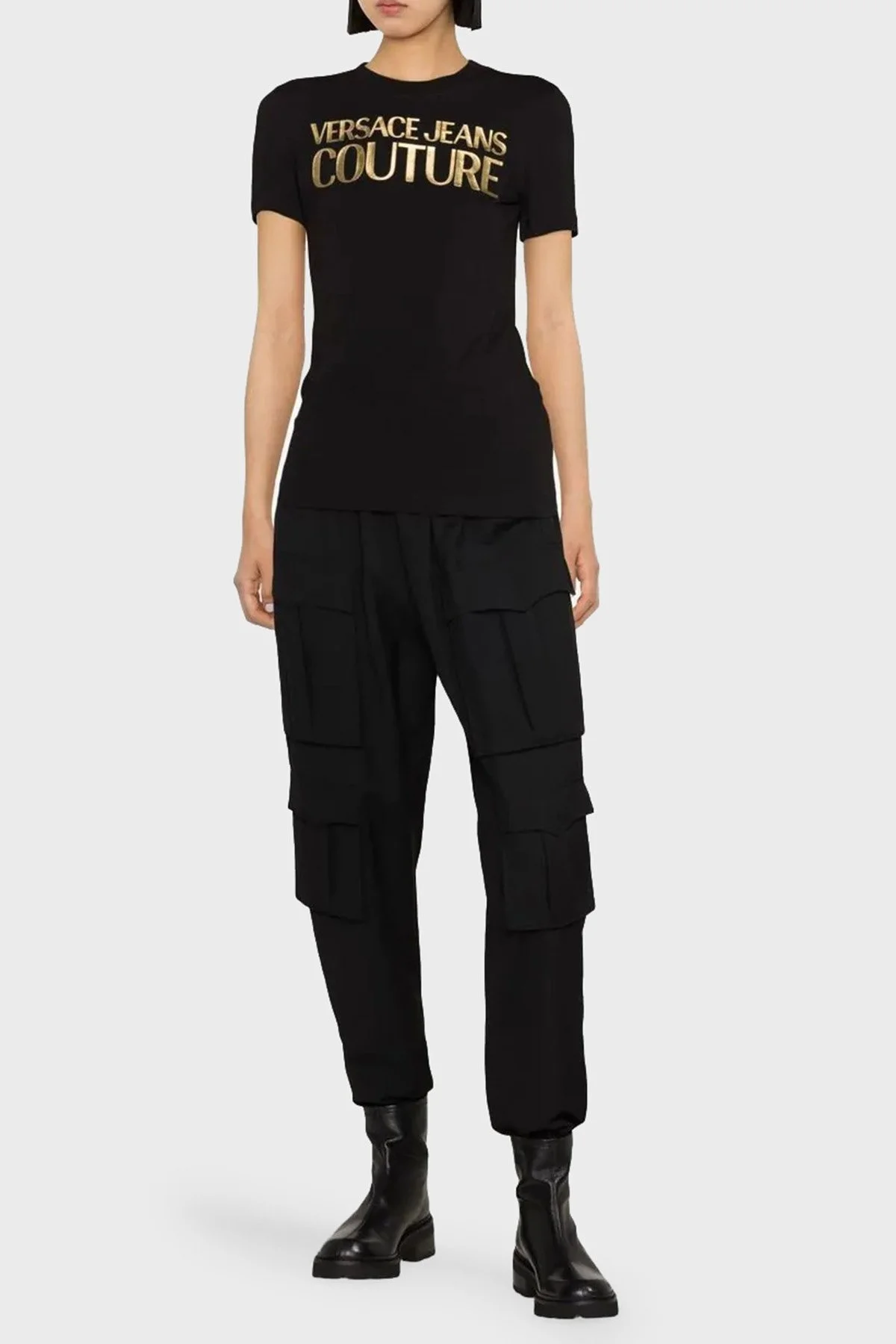 Versace Jeans Couture % 100 Pamuk Logolu Regular Fit Bayan T Shirt 74HAHT01 CJ03T G89 SİYAH - 1