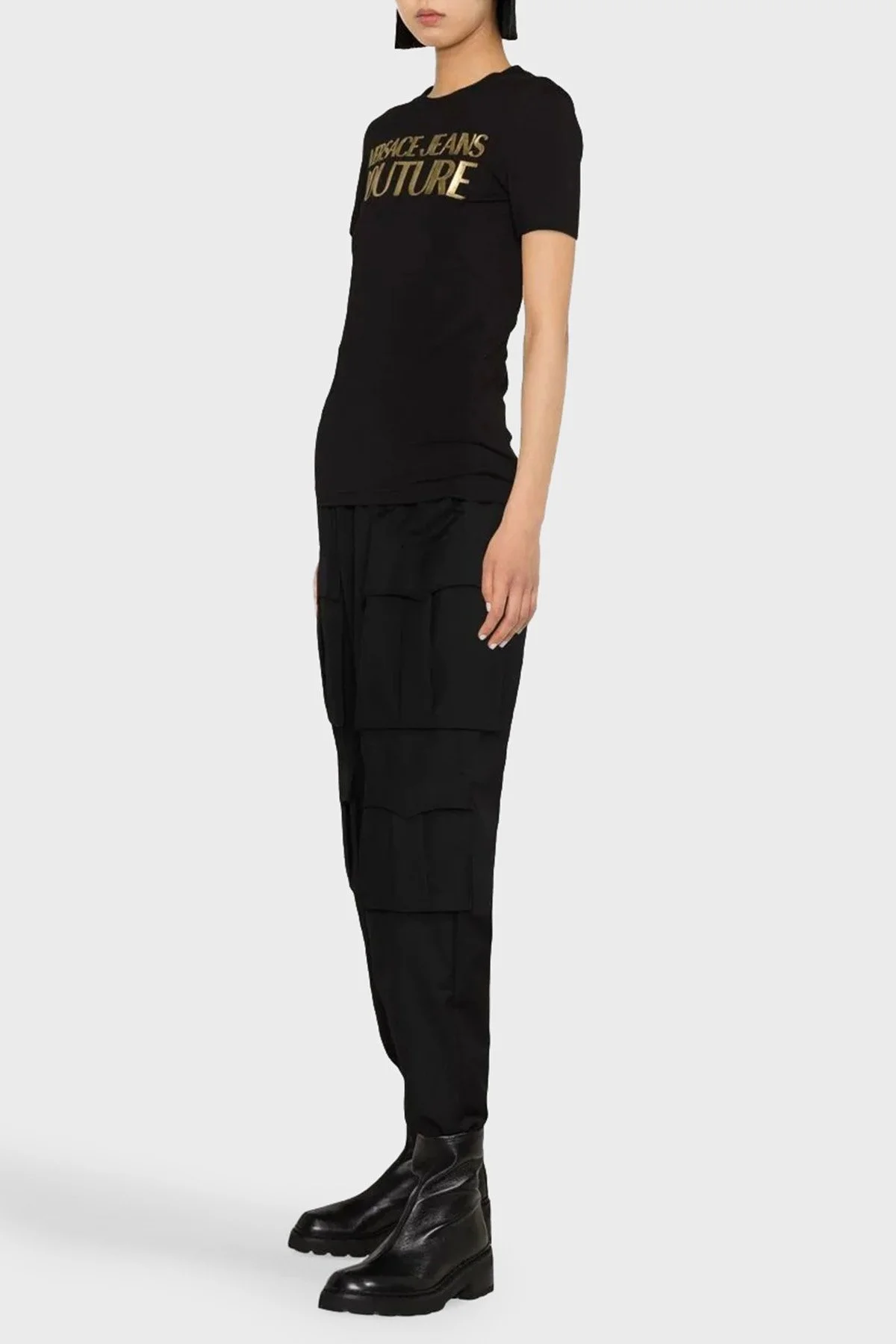 Versace Jeans Couture % 100 Pamuk Logolu Regular Fit Bayan T Shirt 74HAHT01 CJ03T G89 SİYAH - 3