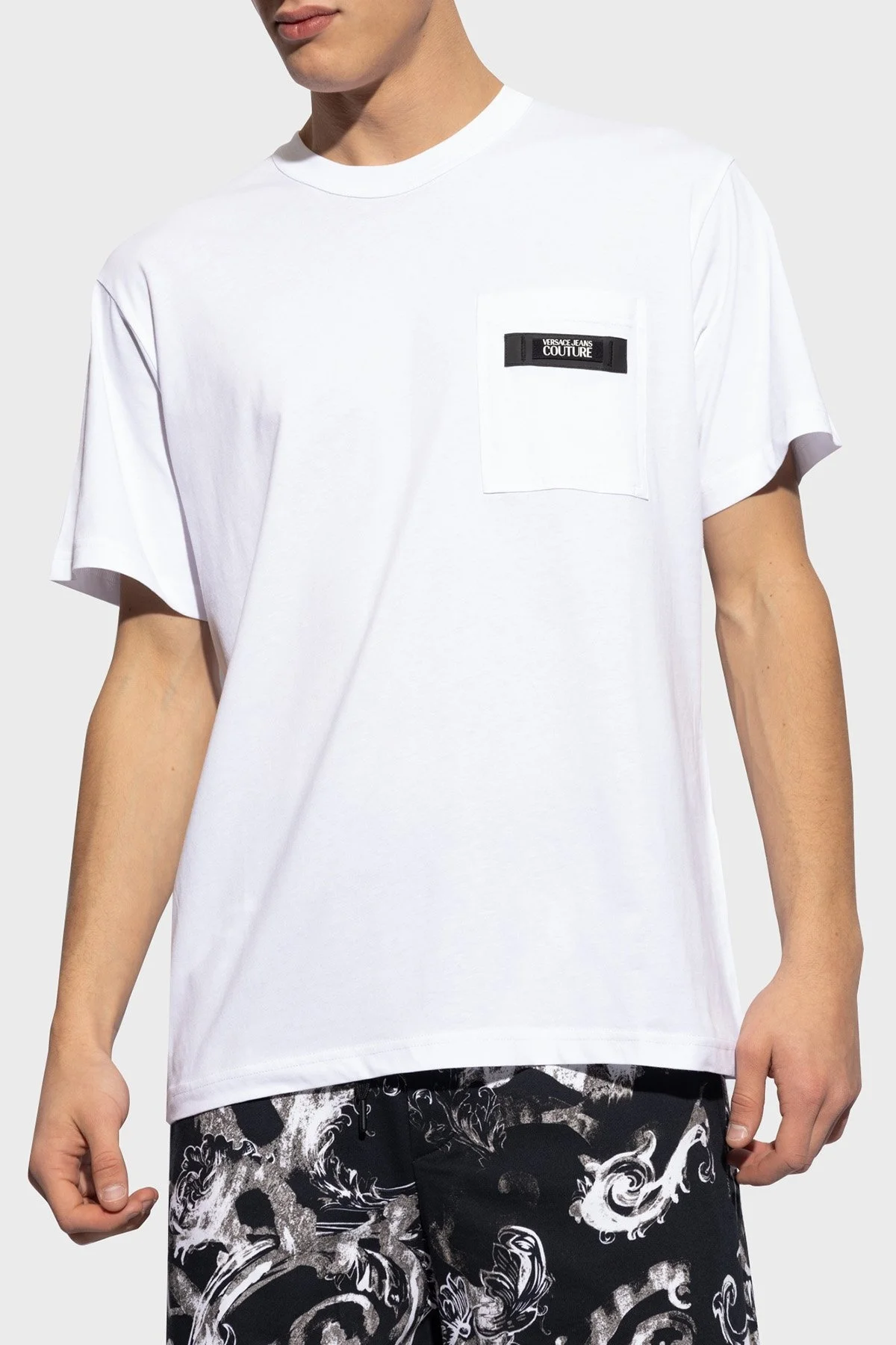 Versace Jeans Couture Bisiklet Yaka Pamuklu Regular Fit Erkek T Shirt 76GAHE05 CJ00E 003 BEYAZ - 1