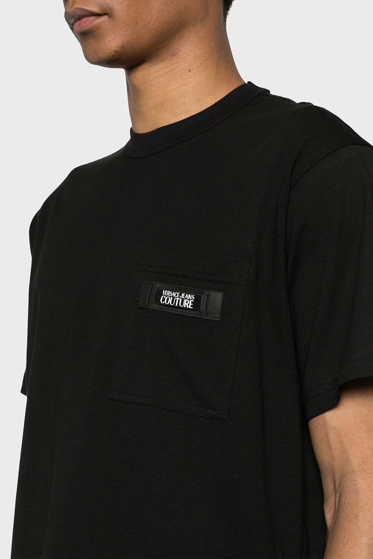 Versace Jeans Couture Bisiklet Yaka Pamuklu Regular Fit Erkek T Shirt 76GAHE05 CJ00E 899 SİYAH - 4