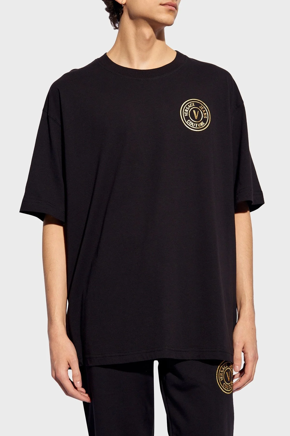 Versace Jeans Couture Bisiklet Yaka Pamuklu Relaxed Fit Erkek T Shirt 76GAHT03 CJ00T G89 SİYAH - 1