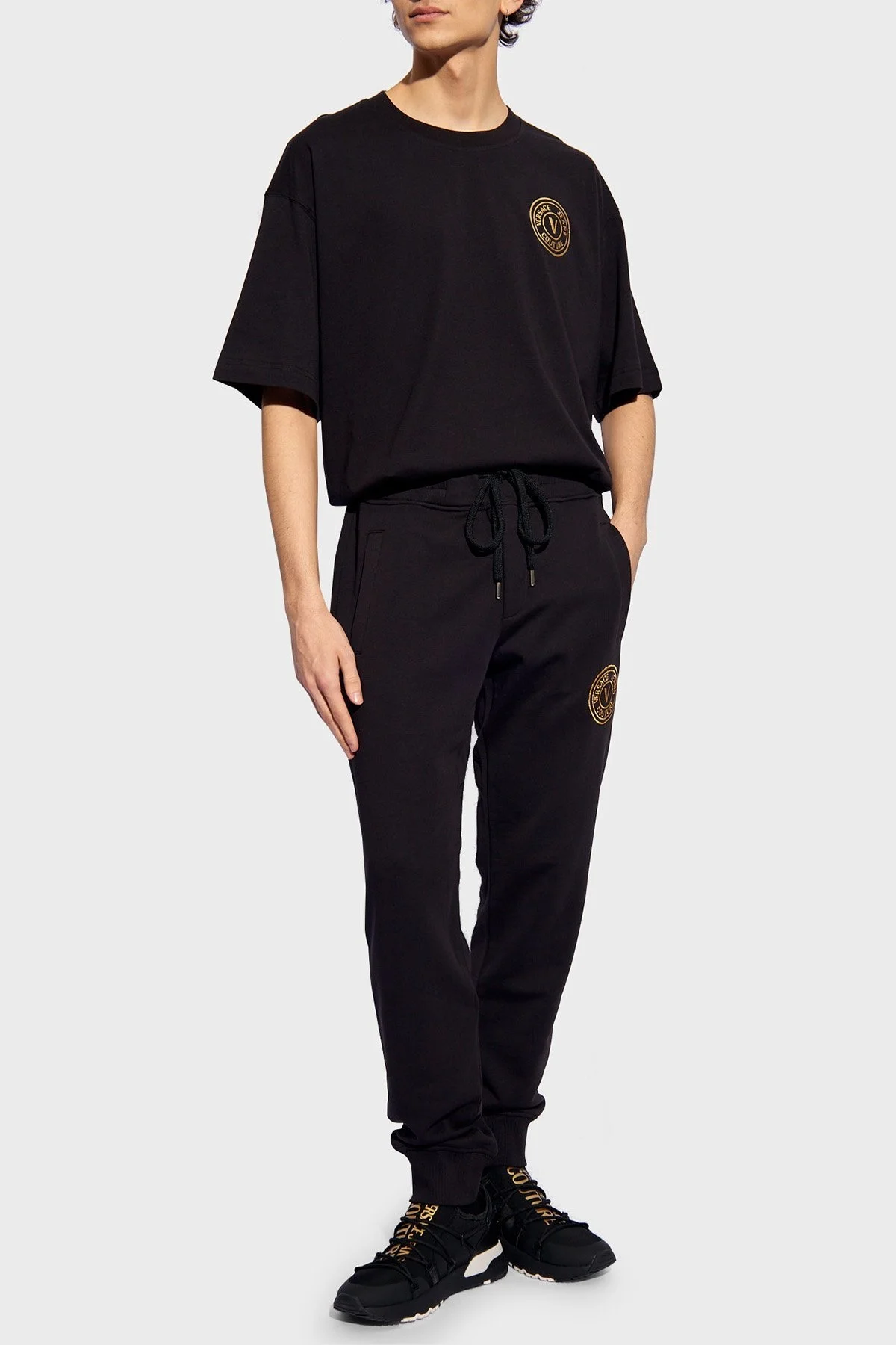 Versace Jeans Couture Bisiklet Yaka Pamuklu Relaxed Fit Erkek T Shirt 76GAHT03 CJ00T G89 SİYAH - 3