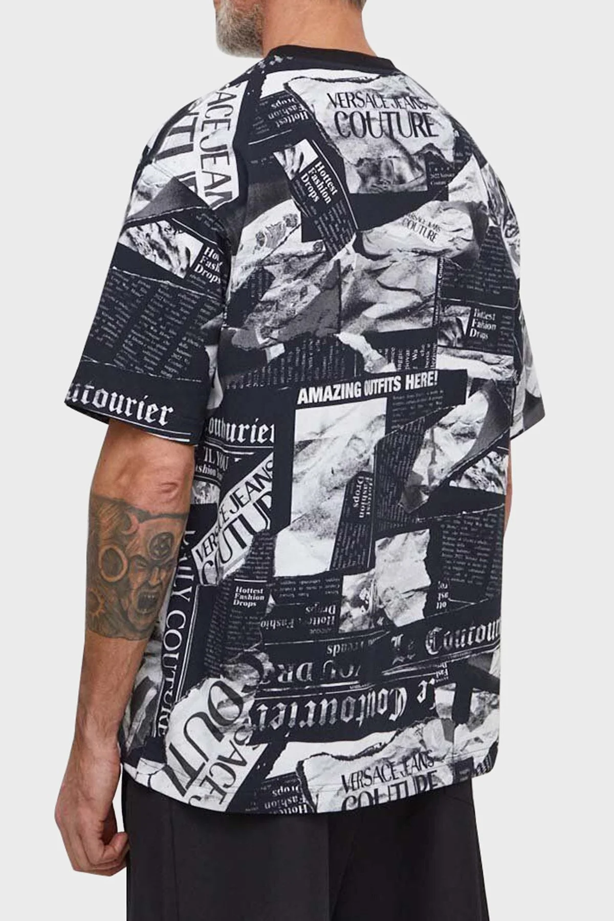 Versace Jeans Couture Desenli Bisiklet Yaka Pamuklu Relaxed Fit Erkek T Shirt 76GAH6L0 JS275 899 SİYAH - 2