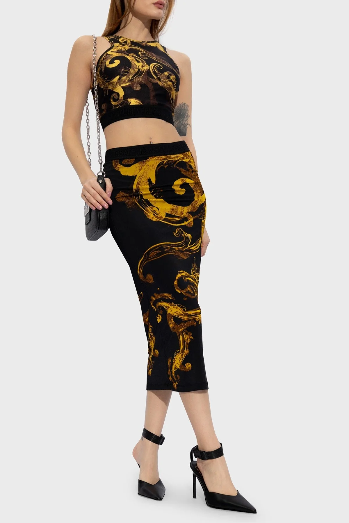 Versace Jeans Couture Desenli Slim Fit Crop Bayan Top 76HAM227 JS292 G89 SİYAH-GOLD - 3
