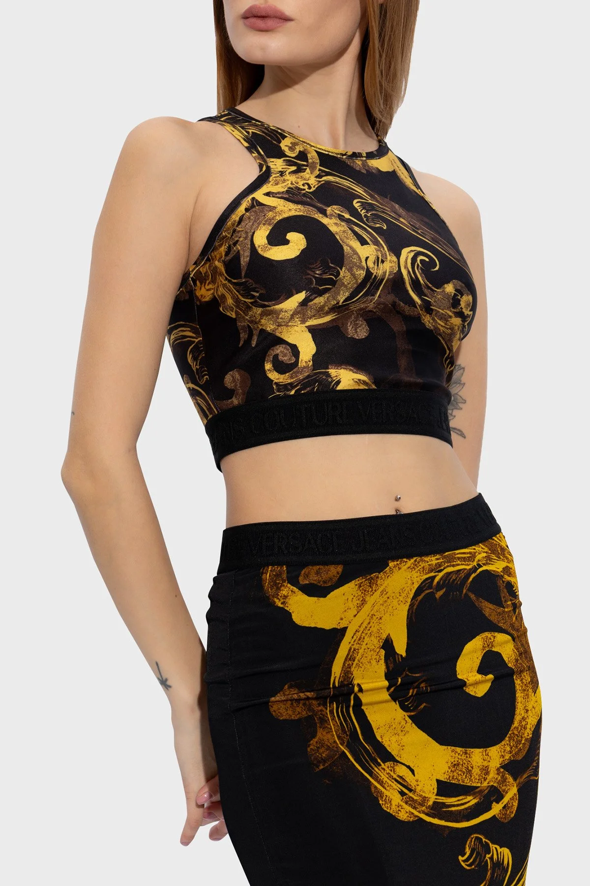 Versace Jeans Couture Desenli Slim Fit Crop Kadın Top 76HAM227 JS292 G89 SİYAH-GOLD - 1