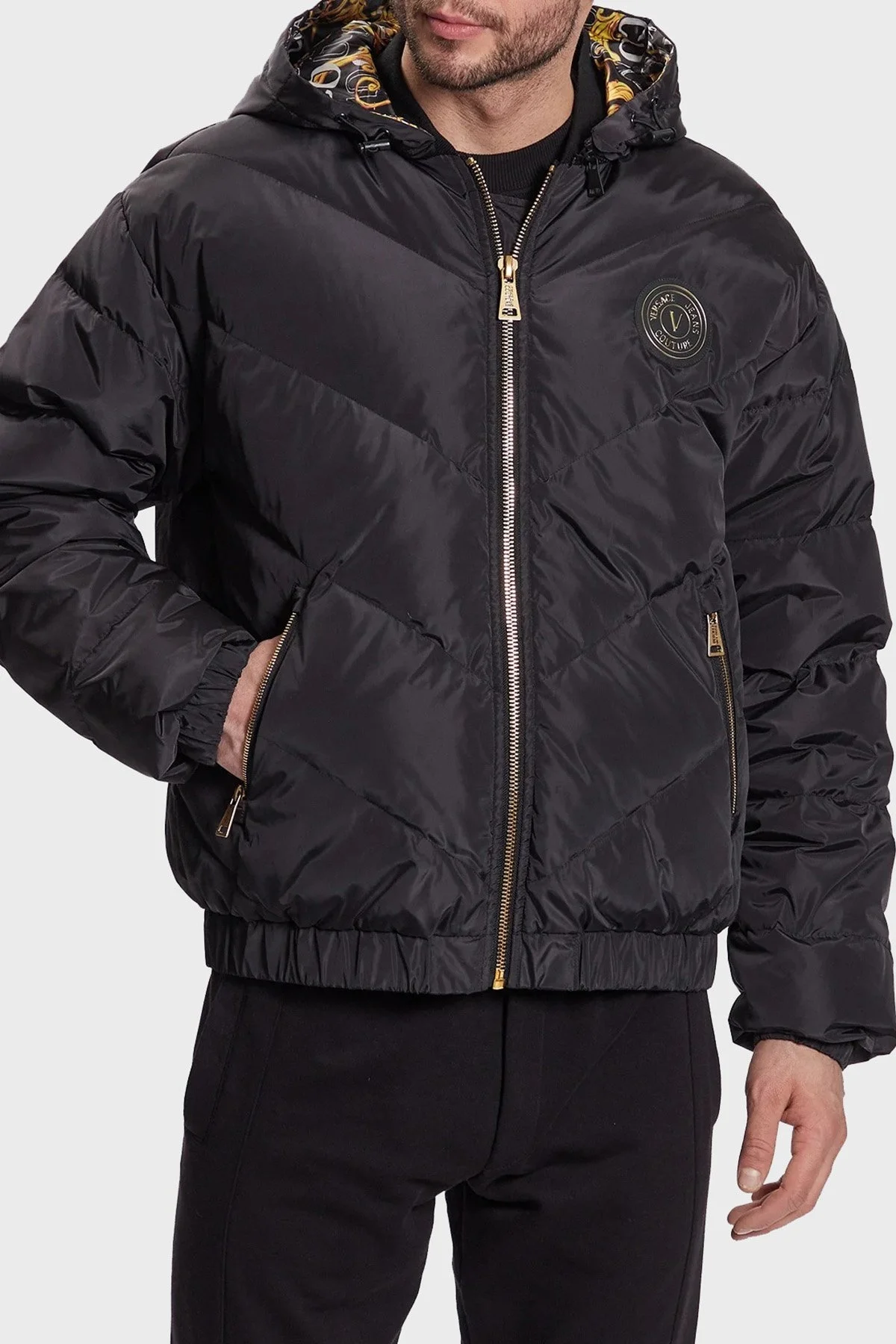 Versace Jeans Couture Kuş Tüyü Dolgulu Kapüşonlu Fermuarlı Cepli Regular Fit Şişme Erkek Mont 74GAUD17 CQ01D G89 SİYAH - 1