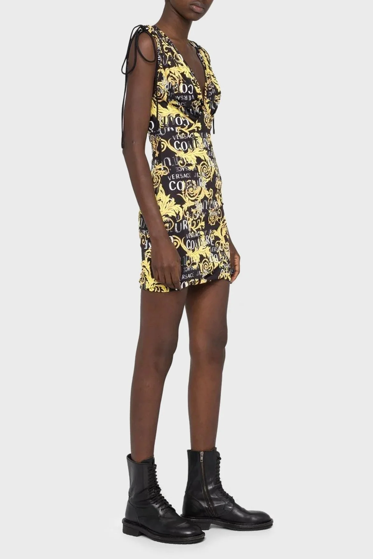 Versace Jeans Couture Logo Desen Baskılı V Yaka Göğüs Dekolteli Slim Fit Mini Bayan Elbise 74HAO921 JS162 G89 SİYAH-GOLD - 5