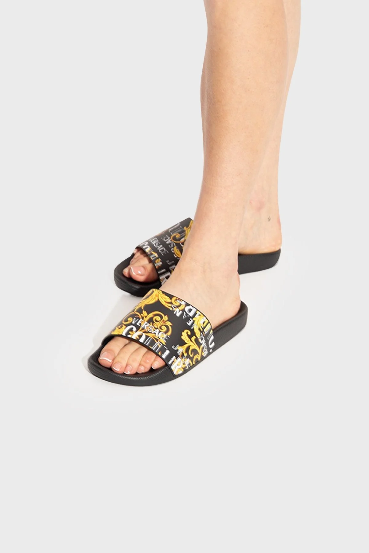 Versace Jeans Couture Logolu Bayan Terlik 74VA3SQ3 ZS631 G89 SİYAH - 2