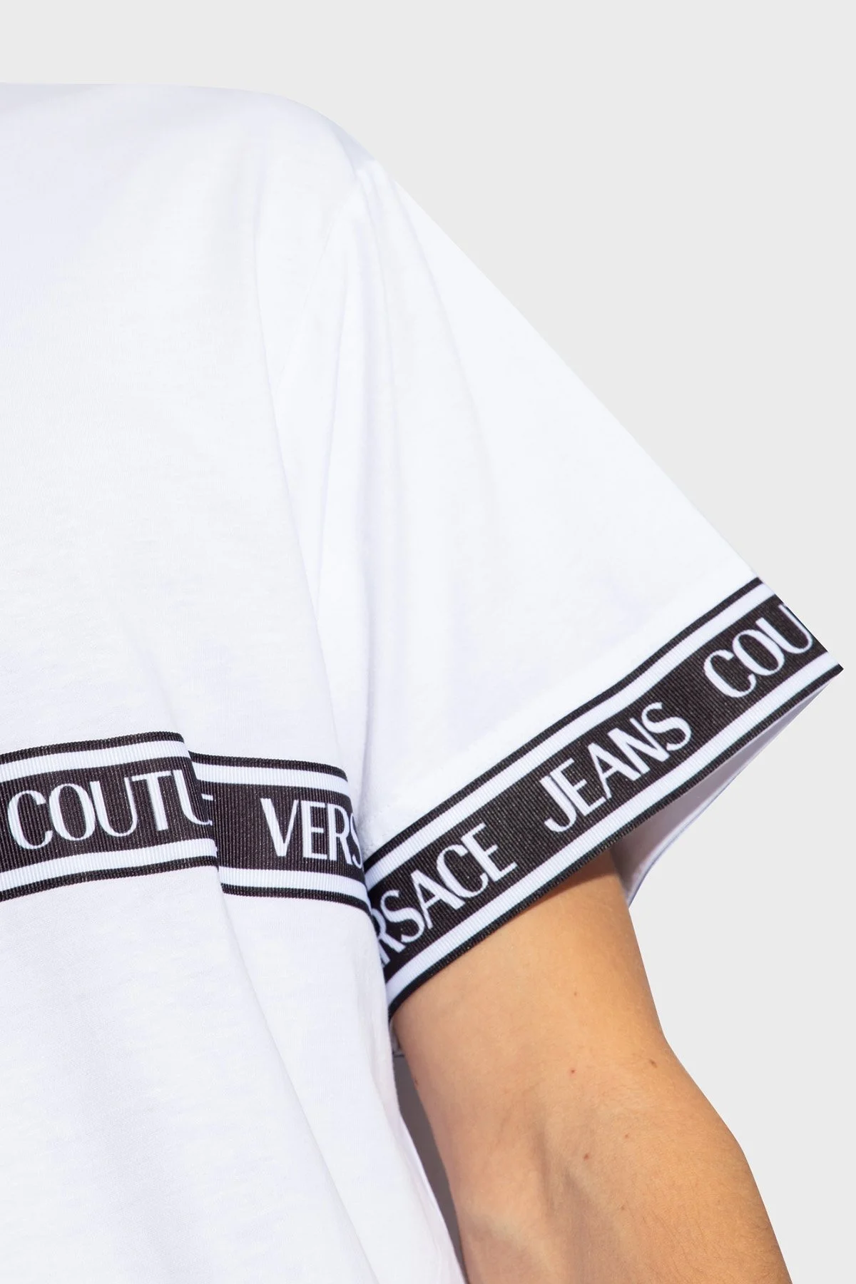 Versace Jeans Couture Logolu Bisiklet Yaka Pamuklu Regular Fit Erkek T Shirt 76GAHC06 CJ01C 003 BEYAZ - 2