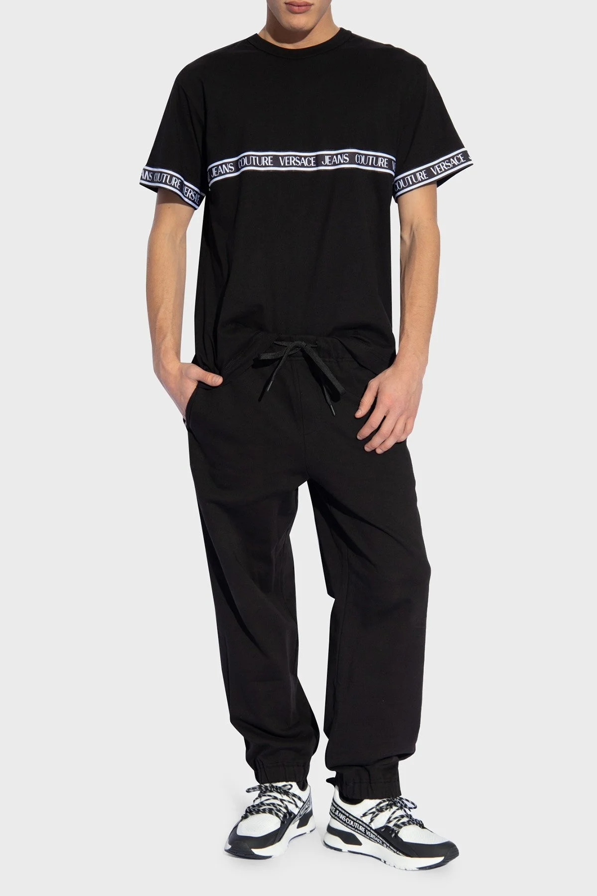 Versace Jeans Couture Logolu Bisiklet Yaka Pamuklu Regular Fit Erkek T Shirt 76GAHC06 CJ01C 899 SİYAH - 3