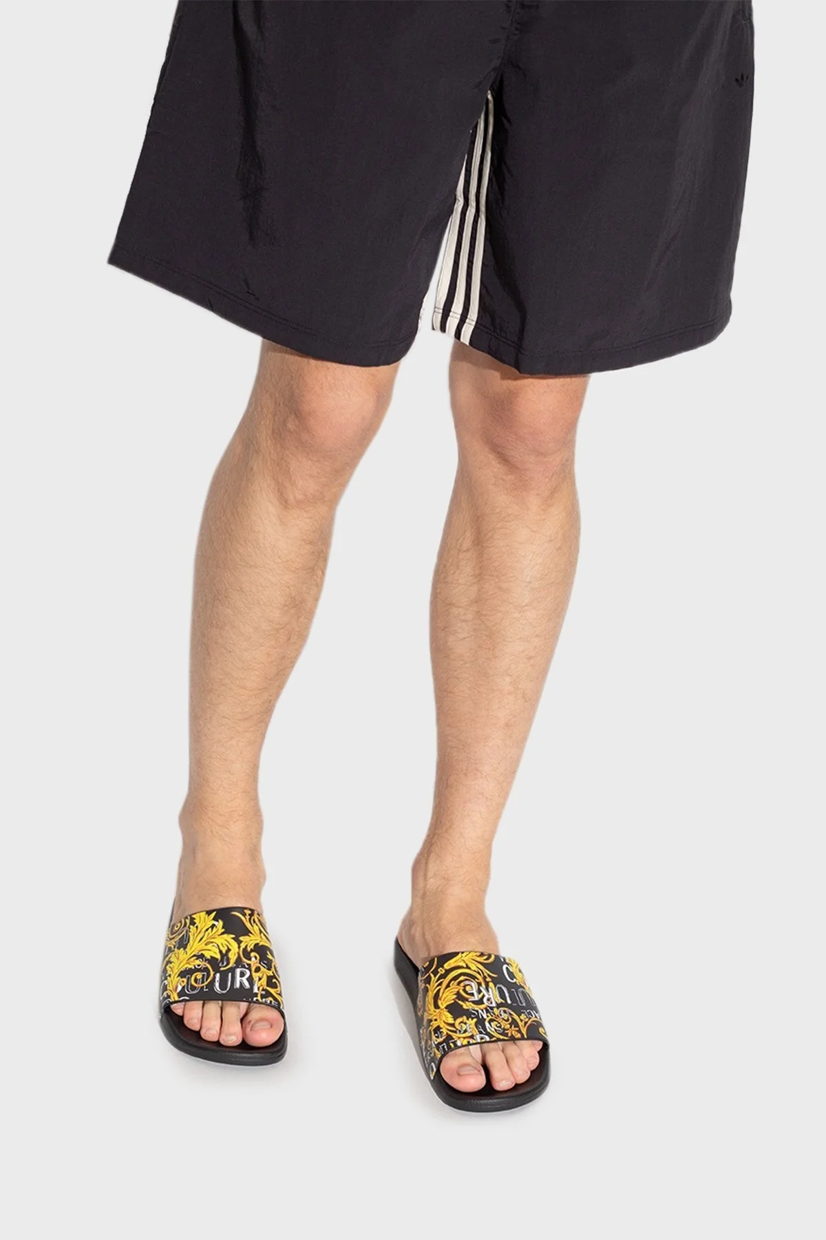 Versace Jeans Couture Logolu Düz Erkek Terlik 74YA3SQ4 ZS631 G89 SİYAH-GOLD - 2