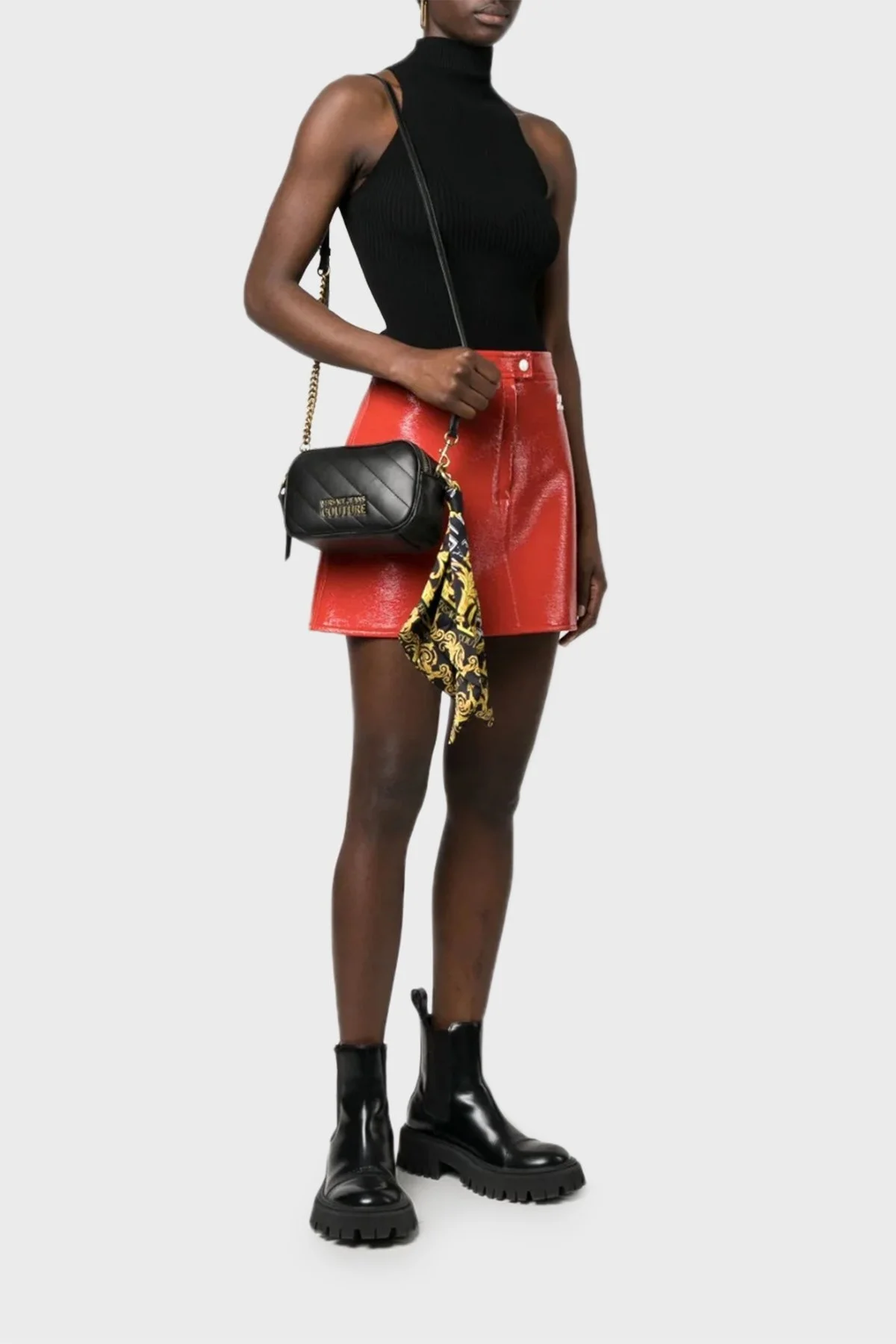 Versace Jeans Couture Logolu Fermuarlı Kapitone Bayan Çanta 74VA4BA4 ZS409 899 SİYAH - 2