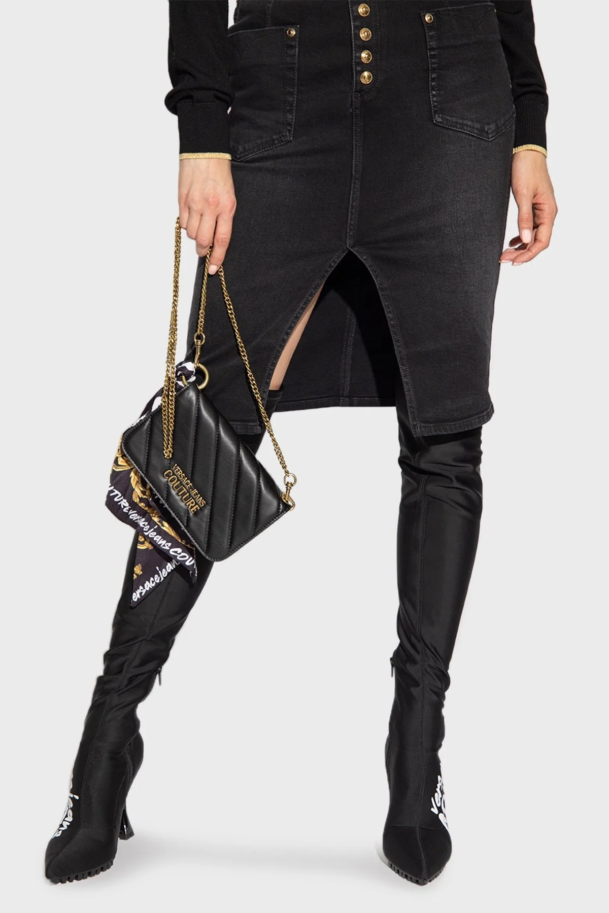 Versace Jeans Couture Logolu Fularlı Zincir Askılı Bayan Çanta 73VA5PA6 ZS409 899 SİYAH - 2
