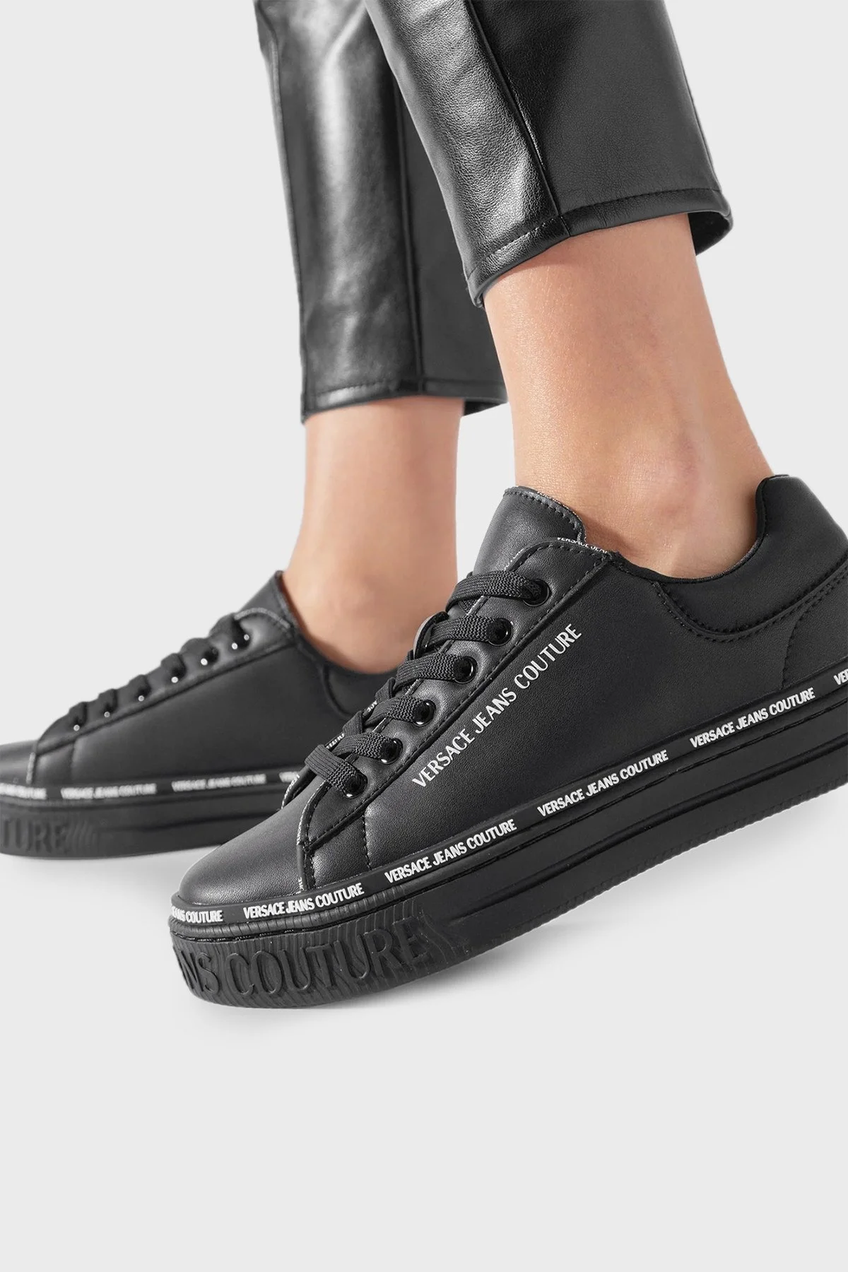 Versace Jeans Couture Logolu Hakiki Deri Sneaker Bayan Ayakkabı 75VA3SK5 ZP315 899 SİYAH - 2