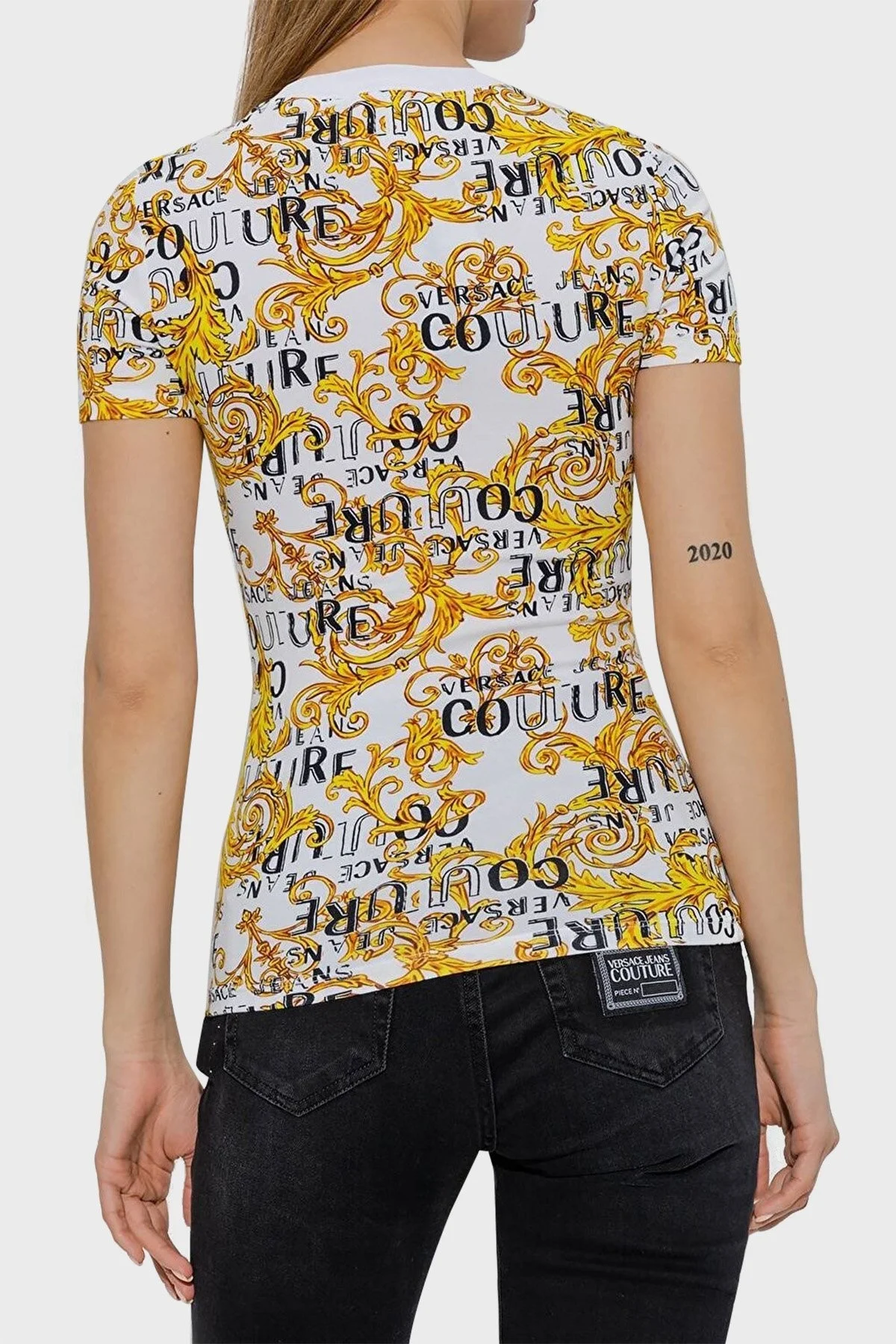 Versace Jeans Couture Pamuklu Logo Baskı Desenli Bisiklet Yaka Regular Fit Bayan T Shirt 74HAH608 JS160 G03 BEYAZ - 2
