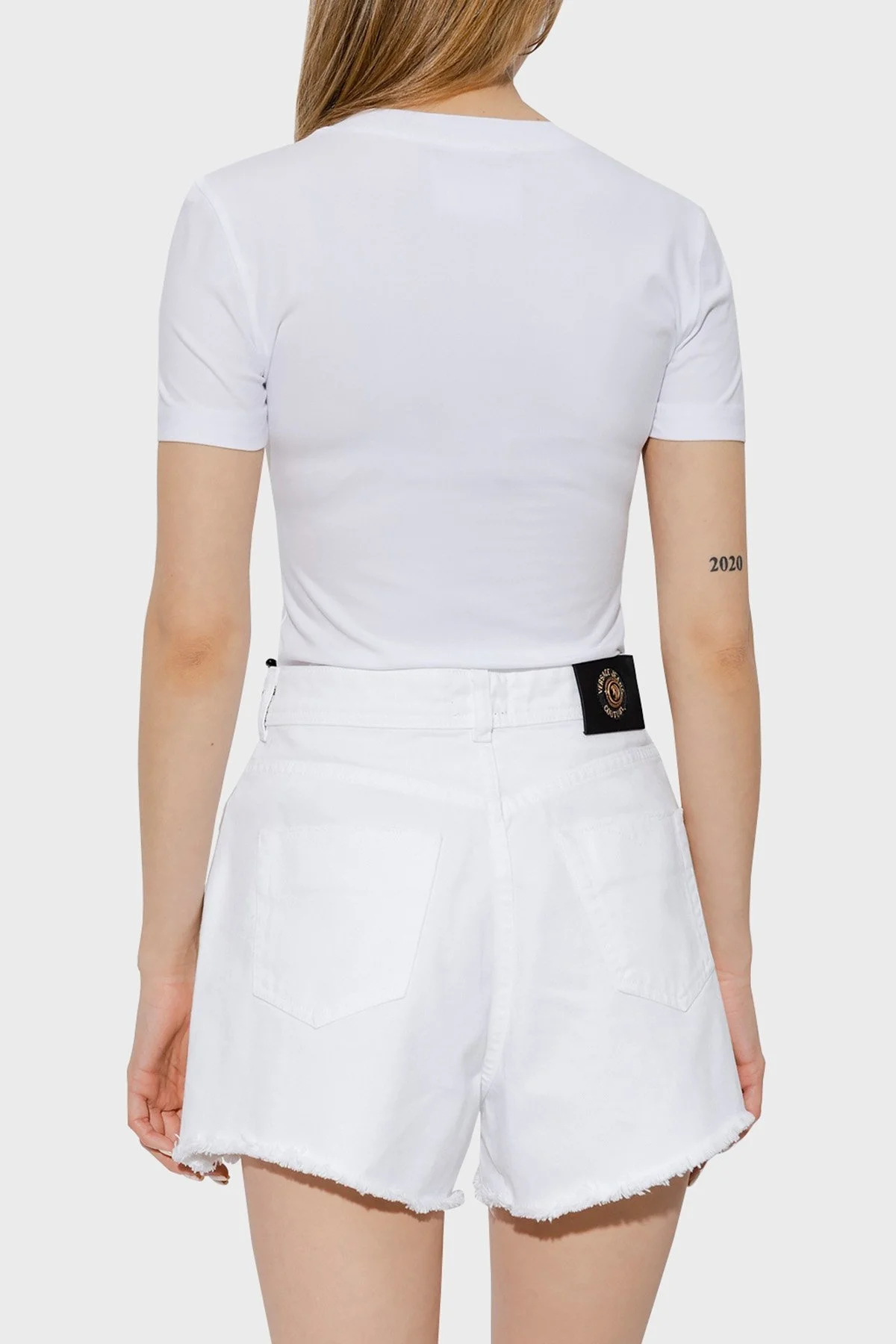 Versace Jeans Couture Pamuklu Logolu Bisiklet Yaka Slim Fit Bayan T Shirt 74HAHT06 CJ03T G03 BEYAZ - 2