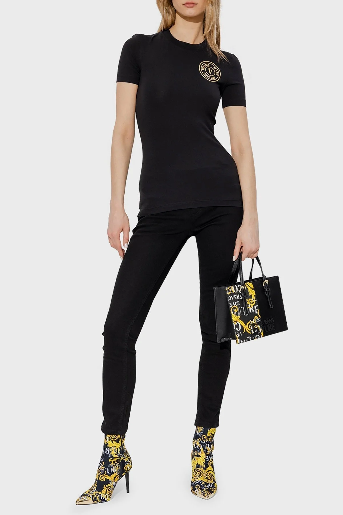 Versace Jeans Couture Pamuklu Logolu Bisiklet Yaka Slim Fit Bayan T Shirt 74HAHT06 CJ03T G89 SİYAH - 3