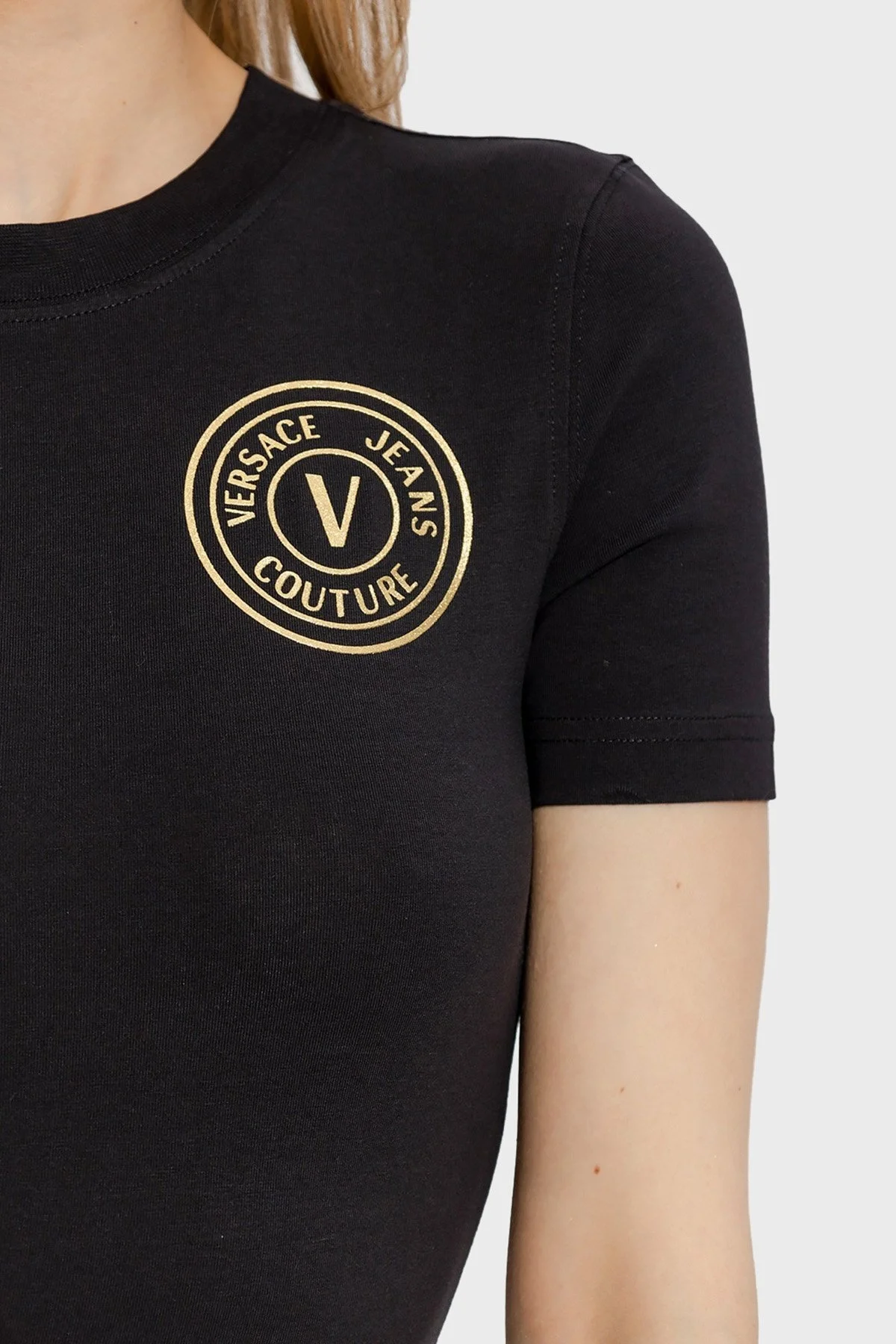 Versace Jeans Couture Pamuklu Logolu Bisiklet Yaka Slim Fit Bayan T Shirt 74HAHT06 CJ03T G89 SİYAH - 4