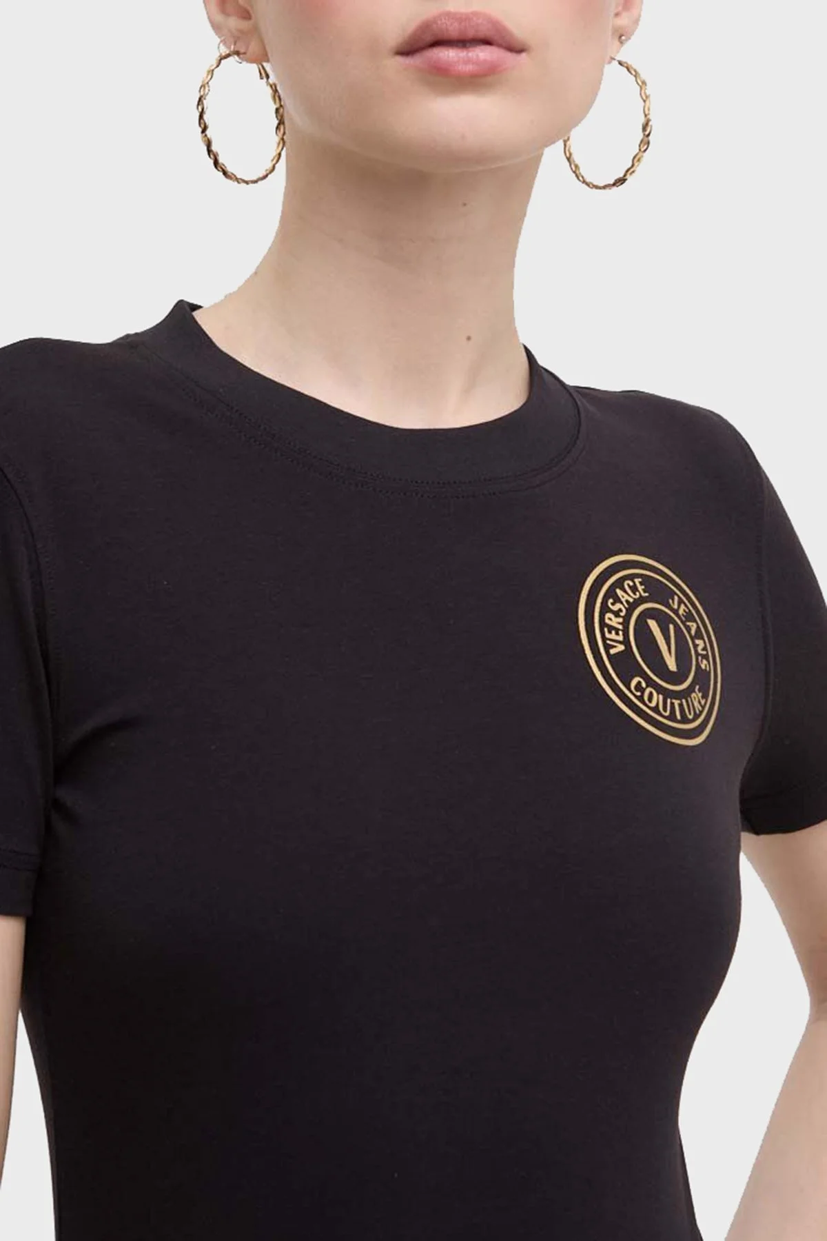 Versace Jeans Couture Pamuklu Regular Fit Bisiklet Yaka Bayan T Shirt 76HAHT02 CJ03T G89 SİYAH - 4