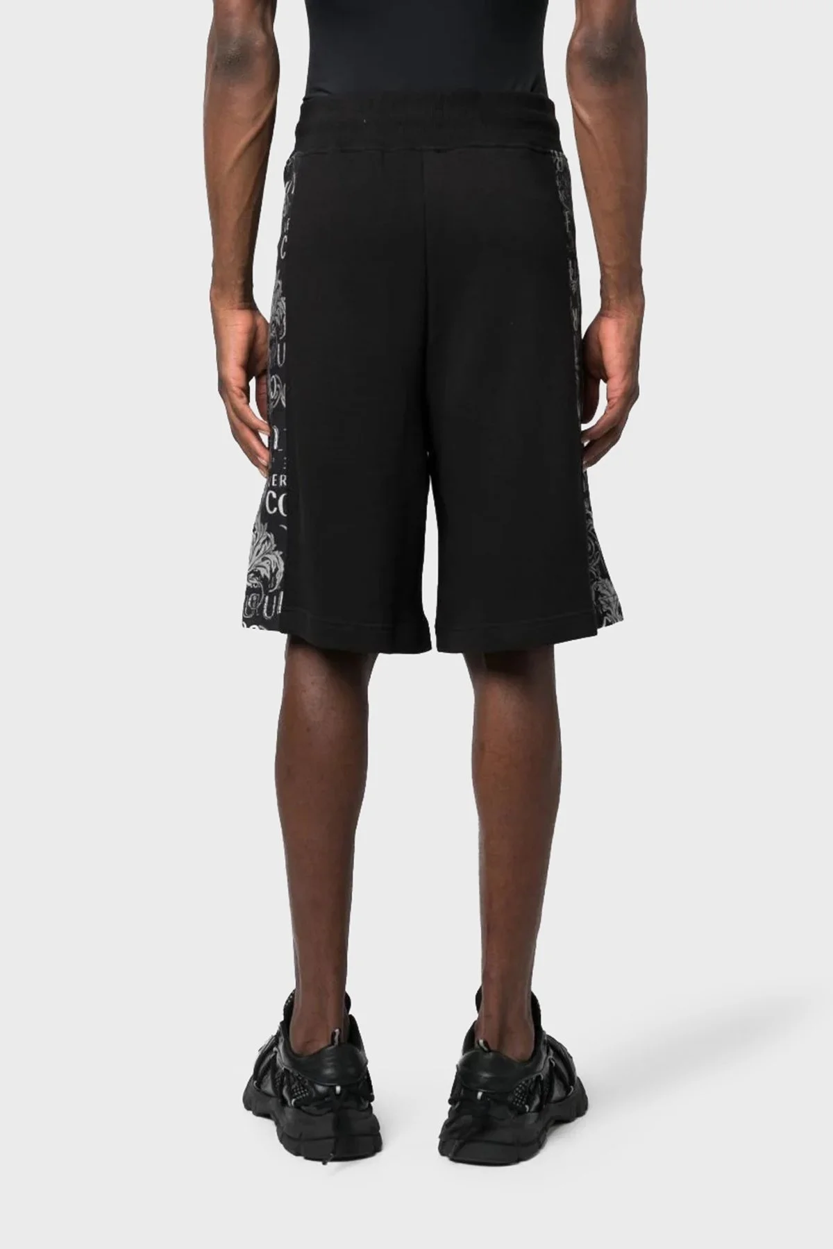 Versace Jeans Couture Pamuklu Regular Fit Erkek Short 74GAD3C0 FS063 899 SİYAH - 3