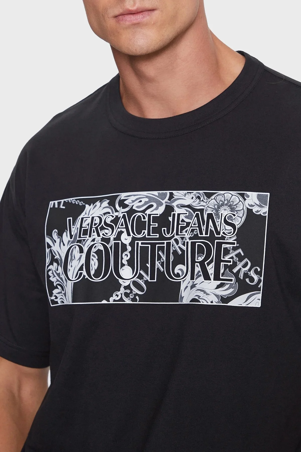 Versace Jeans Couture Pamuklu Regular Fit Erkek T Shirt 75GAHE01 CJ00E 899 SİYAH - 4