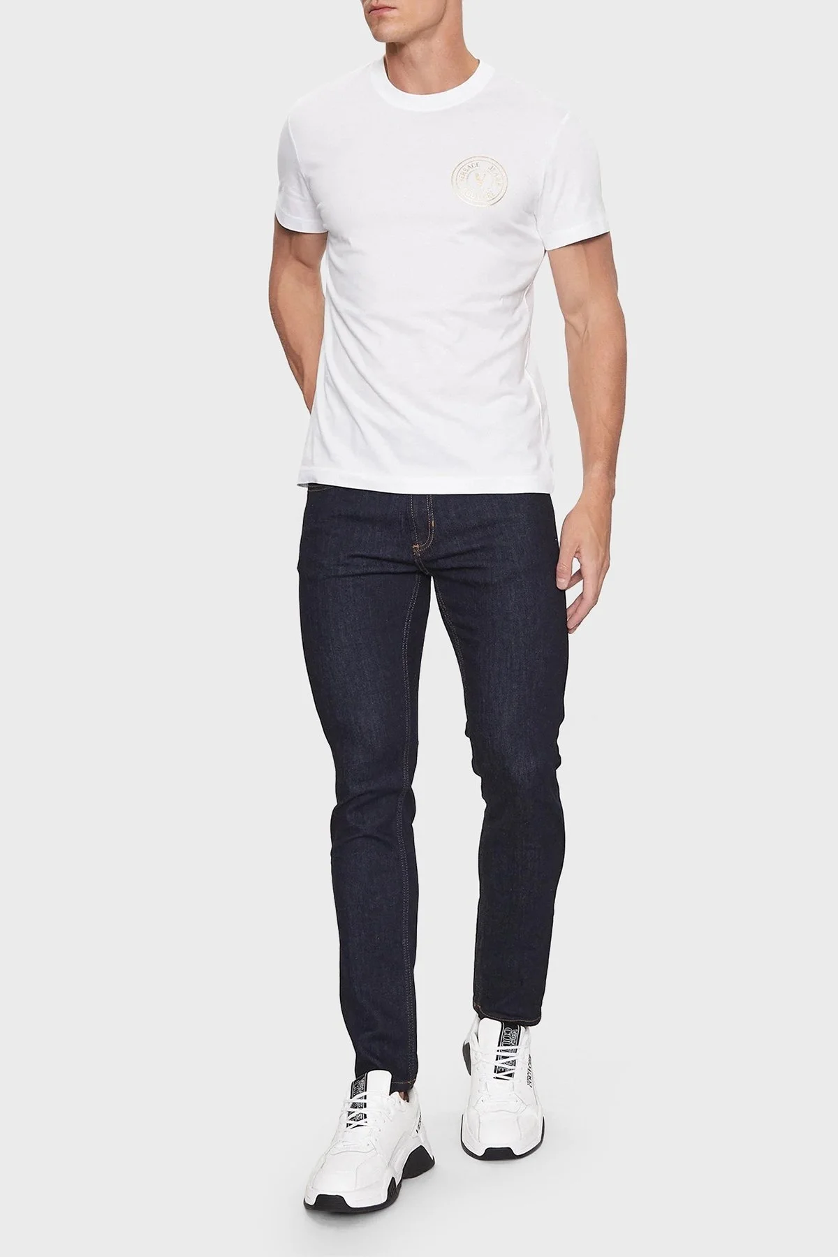 Versace Jeans Couture Pamuklu Regular Fit Erkek T Shirt 75GAHT06 CJ00T G03 BEYAZ - 3