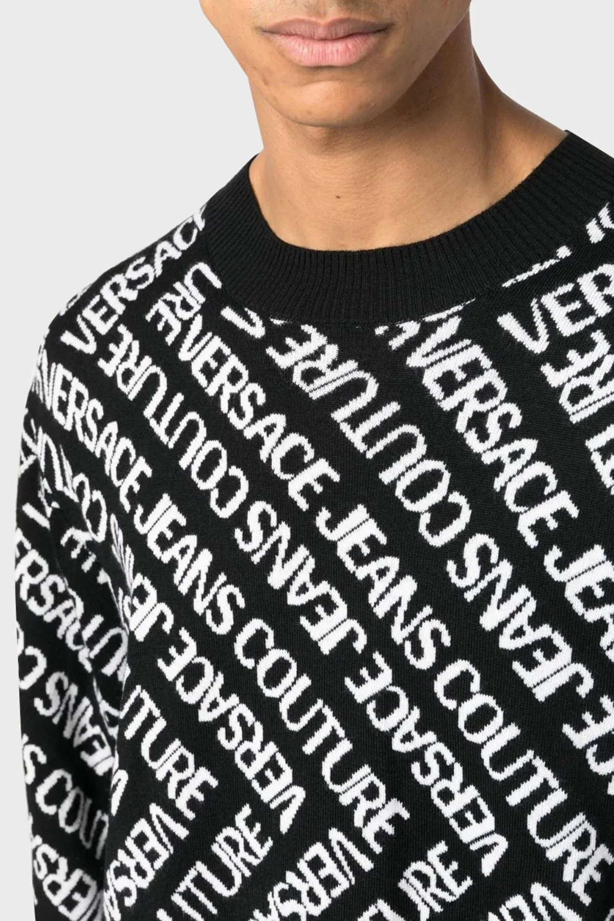 Versace Jeans Couture Yünlü Regular Fit Erkek Kazak 75GAFM11 CM29N A0E SİYAH BEYAZ - 4