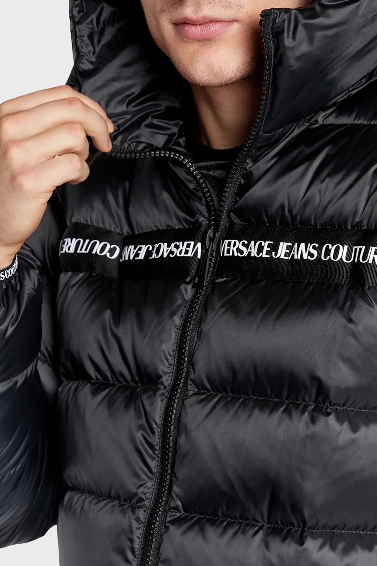 Versace Relaxed Fit Kuş Tüyü Dolgulu Kapüşonlu Şişme Erkek Mont 73GAU403 CQN6D 899 SİYAH - 4