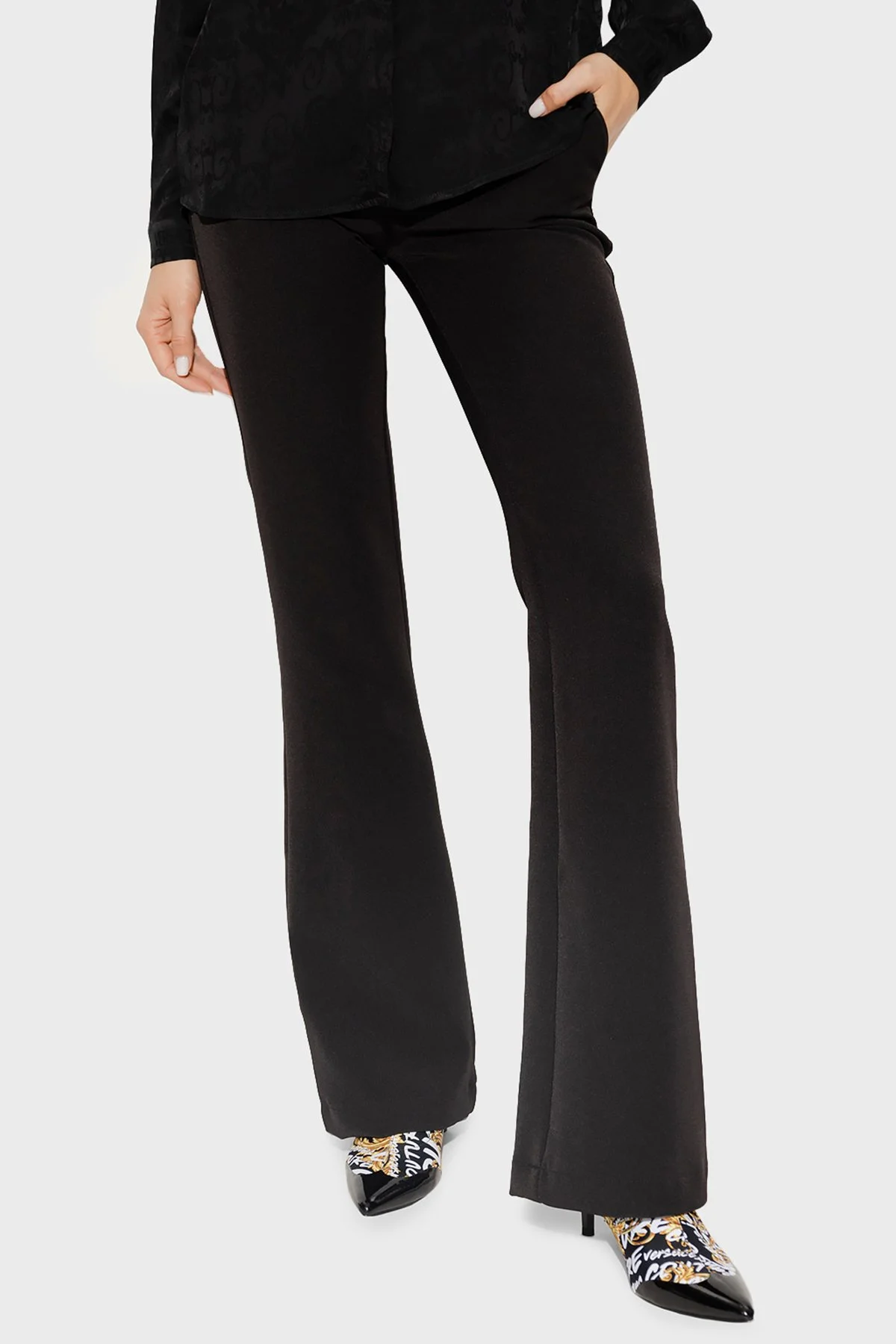 Versace Streç Normal Bel Regular Fit İspanyol Paça Kadın Pantolon 73HAA105 N0103 899 SİYAH - 1