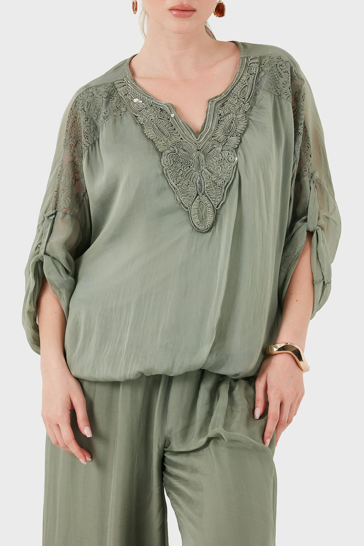 Via Dante Oversize Güpür Detaylı V Yaka Kadın Bluz 6909166 HAKİ - 6
