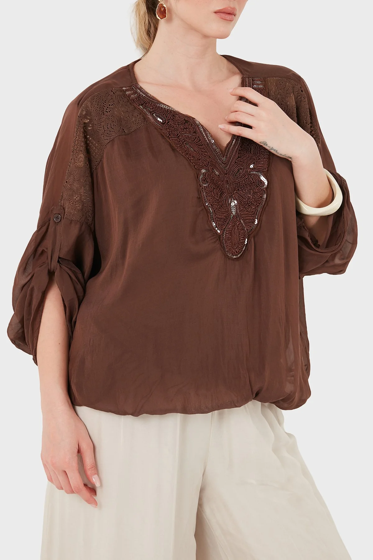 Via Dante Oversize Güpür Detaylı V Yaka Kadın Bluz 6909166 KAHVE - 6