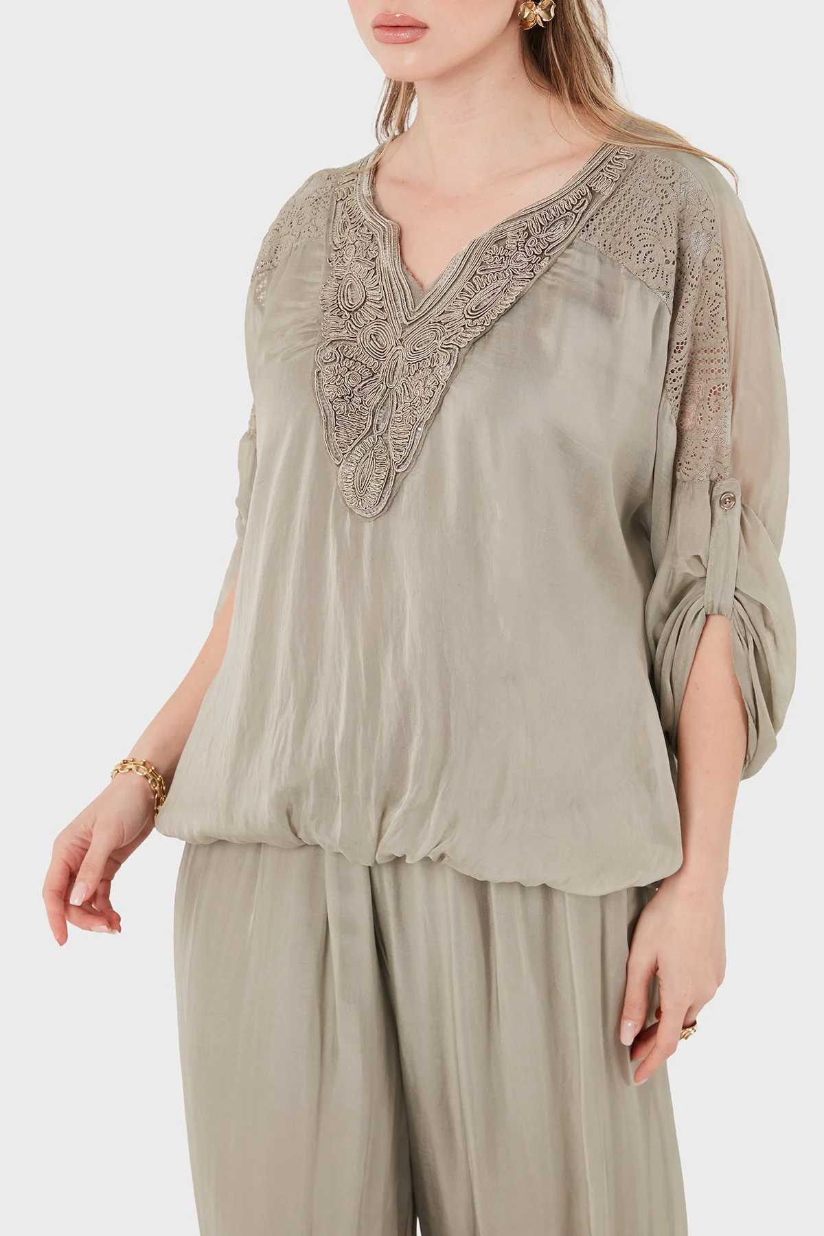Via Dante Oversize Güpür Detaylı V Yaka Kadın Bluz 6909166 VİZON - 4