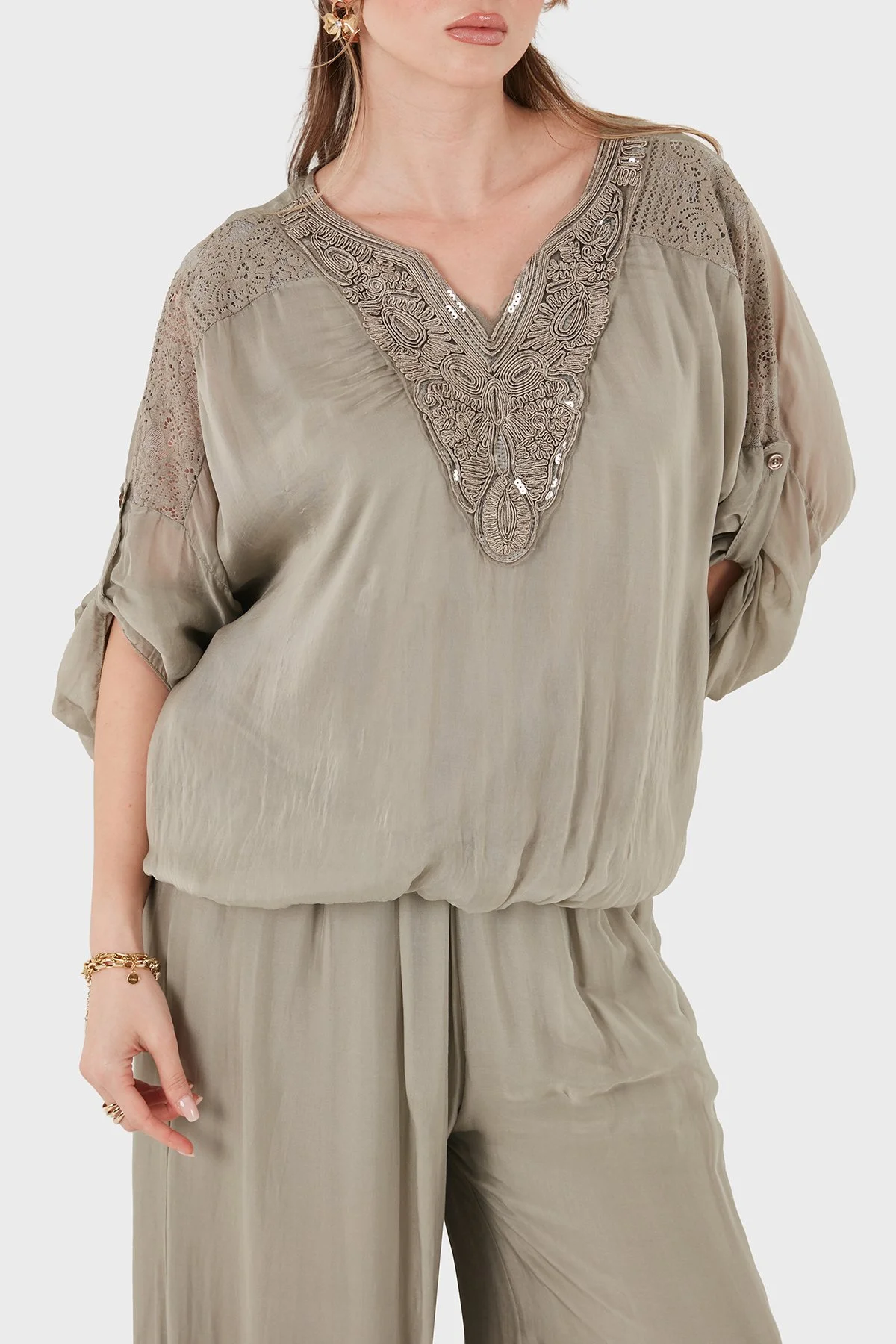 Via Dante Oversize Güpür Detaylı V Yaka Kadın Bluz 6909166 VİZON - 6