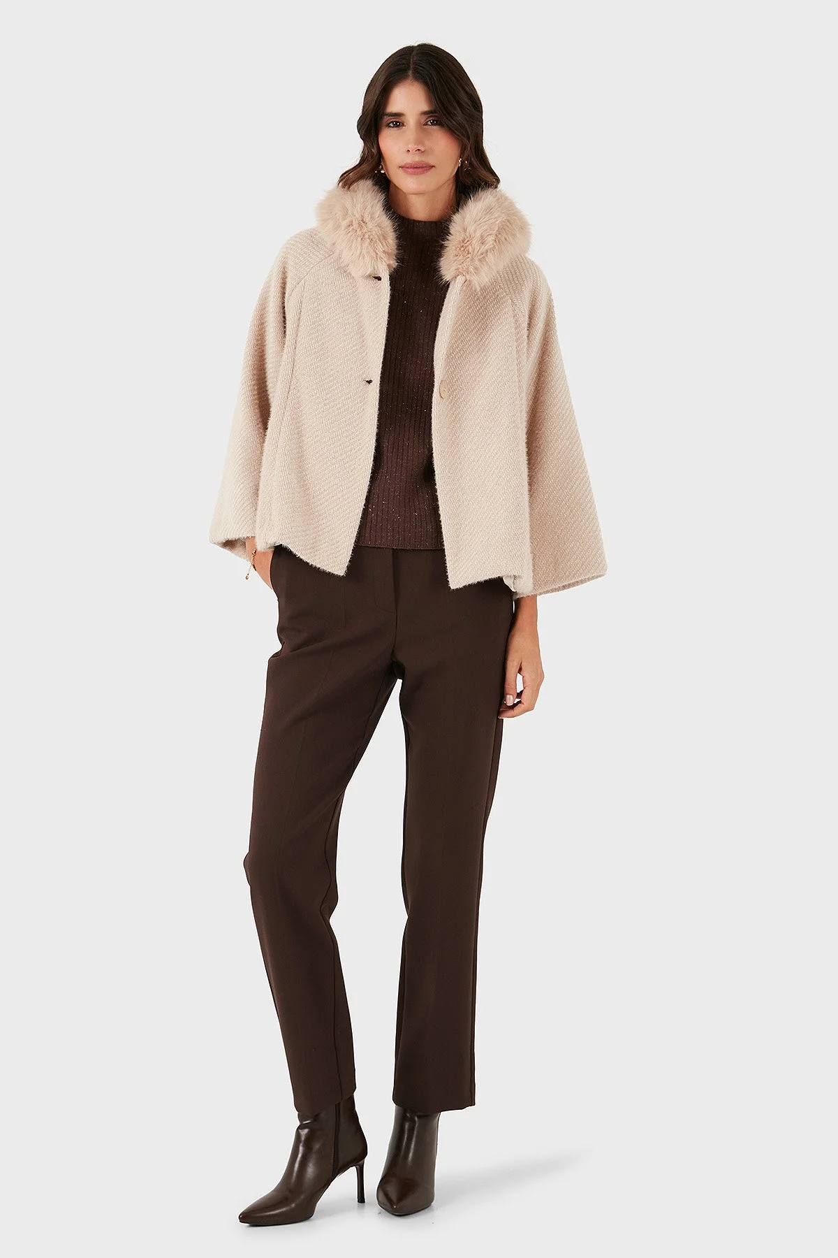 Via Dante Oversize Yumuşak Tüylü Kapüşon Truvakar Kollu Bayan Mont 690920 BEJ - 2