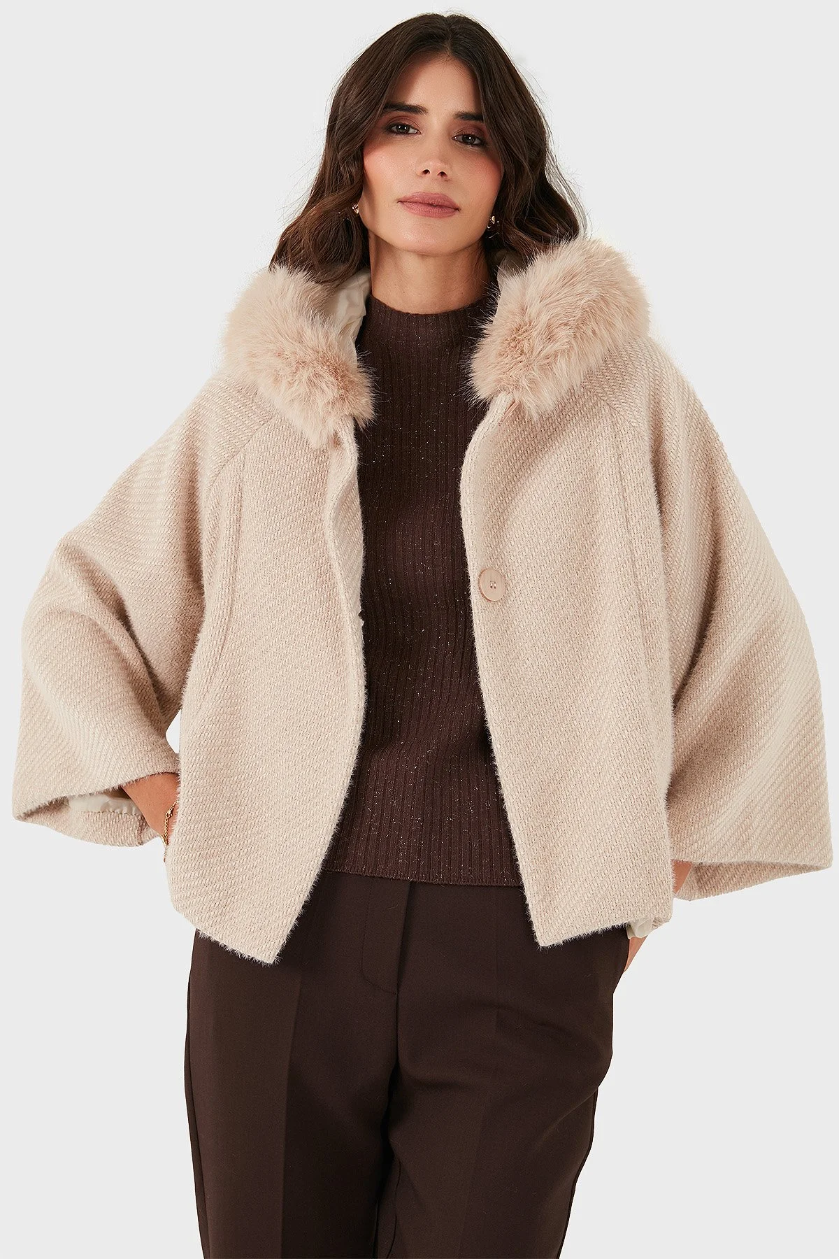 Via Dante Oversize Yumuşak Tüylü Kapüşon Truvakar Kollu Bayan Mont 690920 BEJ - 4