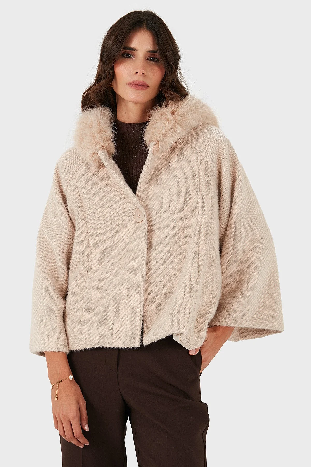 Via Dante Oversize Yumuşak Tüylü Kapüşon Truvakar Kollu Bayan Mont 690920 BEJ - 5