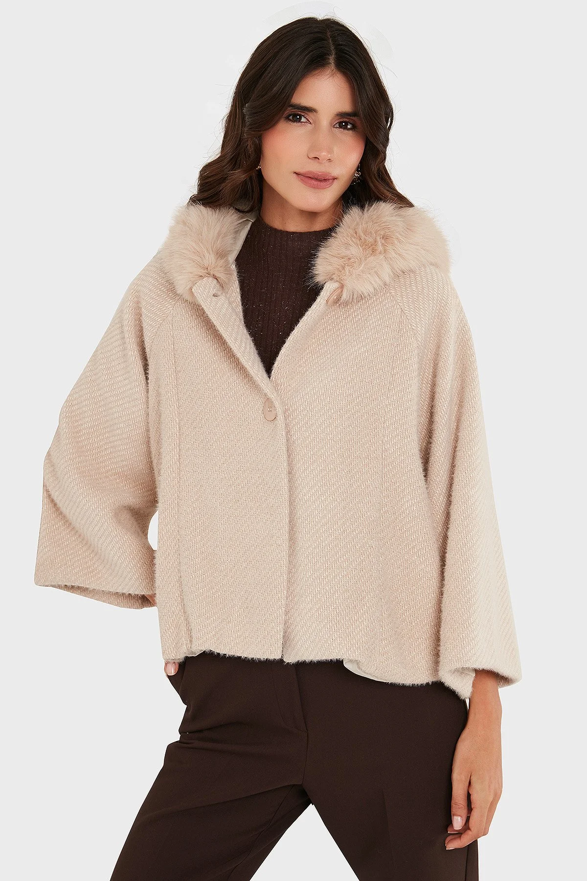 Via Dante Oversize Yumuşak Tüylü Kapüşon Truvakar Kollu Bayan Mont 690920 BEJ - 6