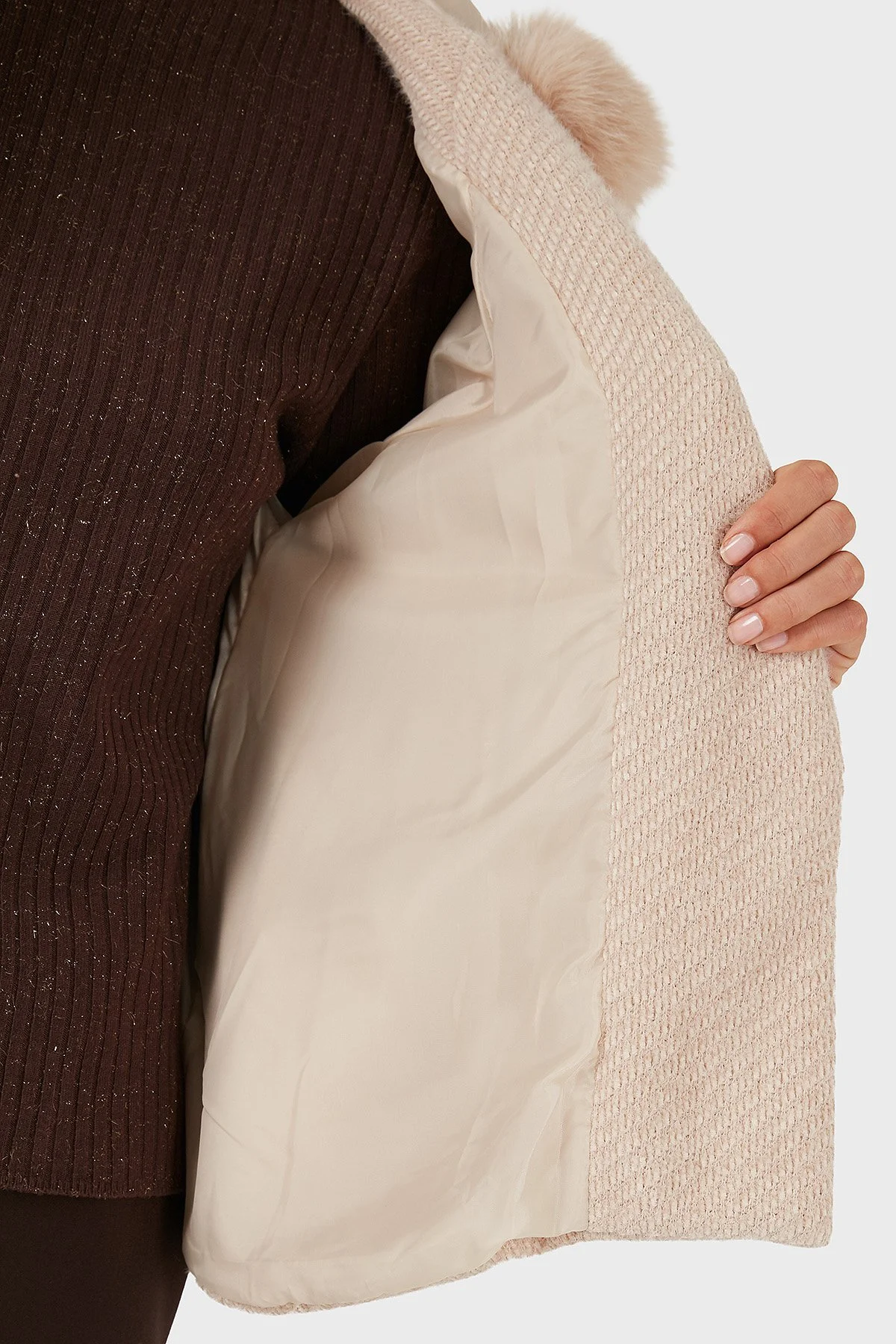 Via Dante Oversize Yumuşak Tüylü Kapüşon Truvakar Kollu Bayan Mont 690920 BEJ - 7