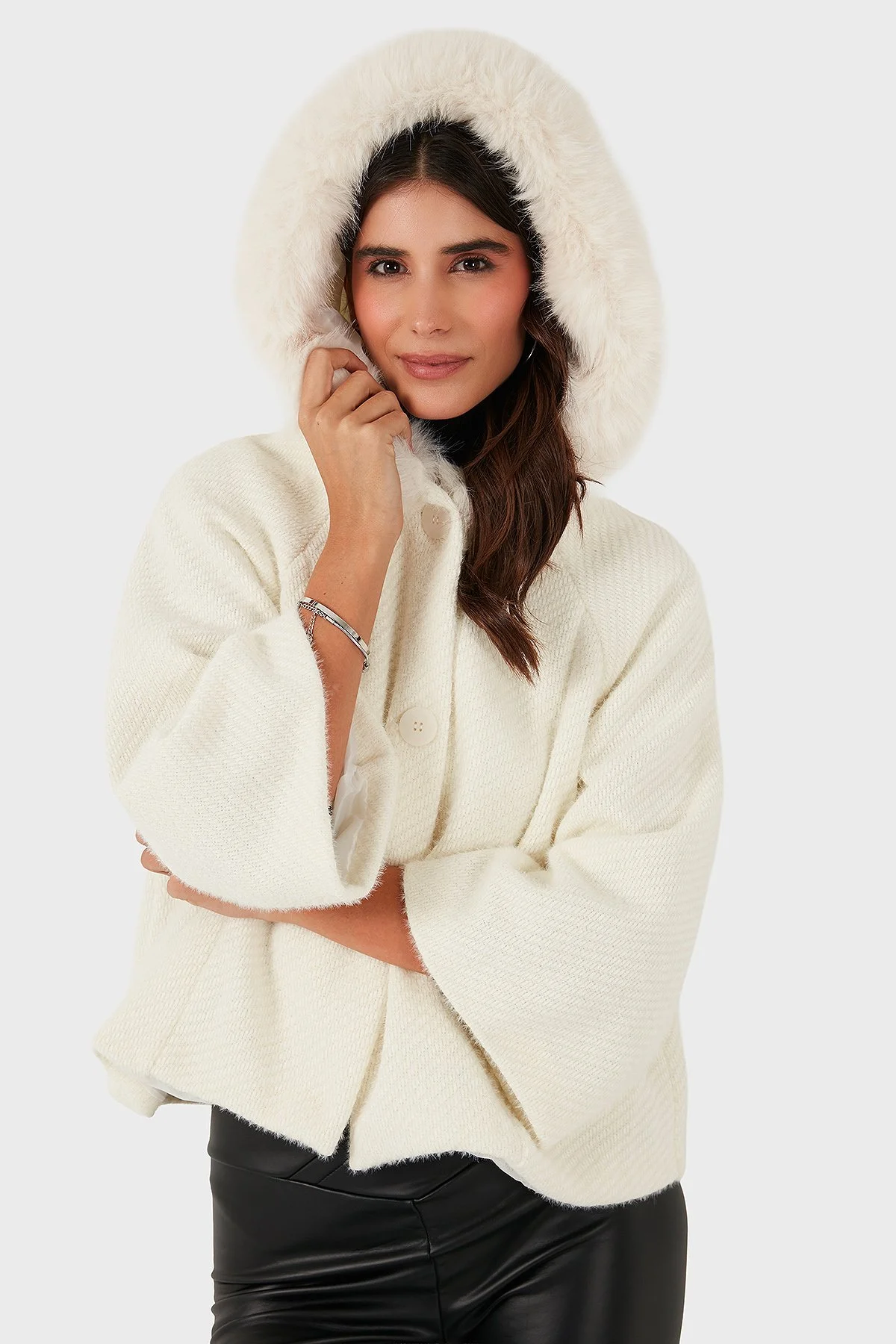 Via Dante Oversize Yumuşak Tüylü Kapüşon Truvakar Kollu Bayan Mont 690920 EKRU - 5