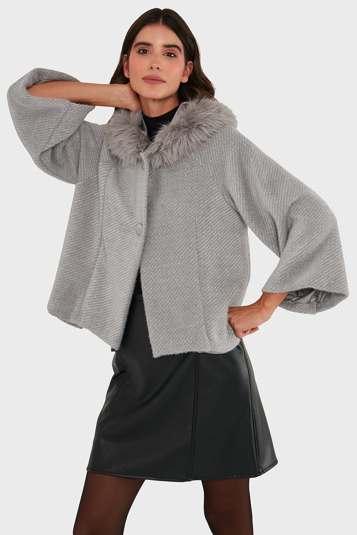 Via Dante Oversize Yumuşak Tüylü Kapüşon Truvakar Kollu Bayan Mont 690920 GRİ - 4