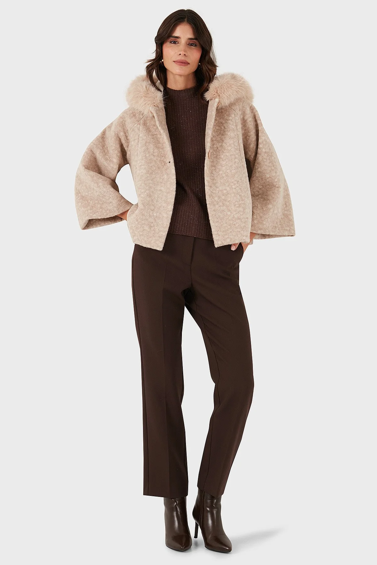 Via Dante Oversize Yumuşak Tüylü Kapüşonlu Truvakar Kol Astarlı Bayan Mont 690919 BEJ - 2