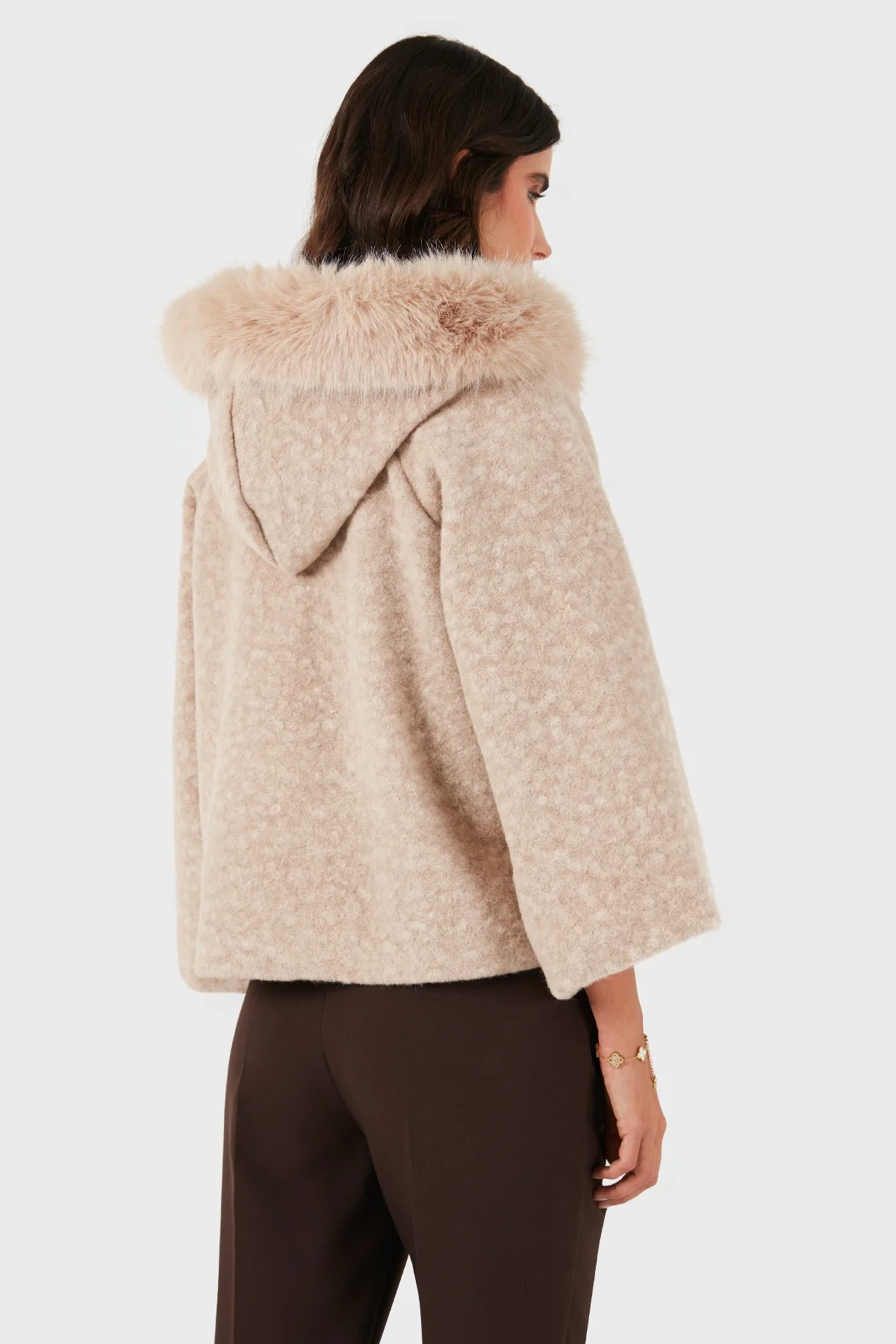 Via Dante Oversize Yumuşak Tüylü Kapüşonlu Truvakar Kol Astarlı Bayan Mont 690919 BEJ - 3