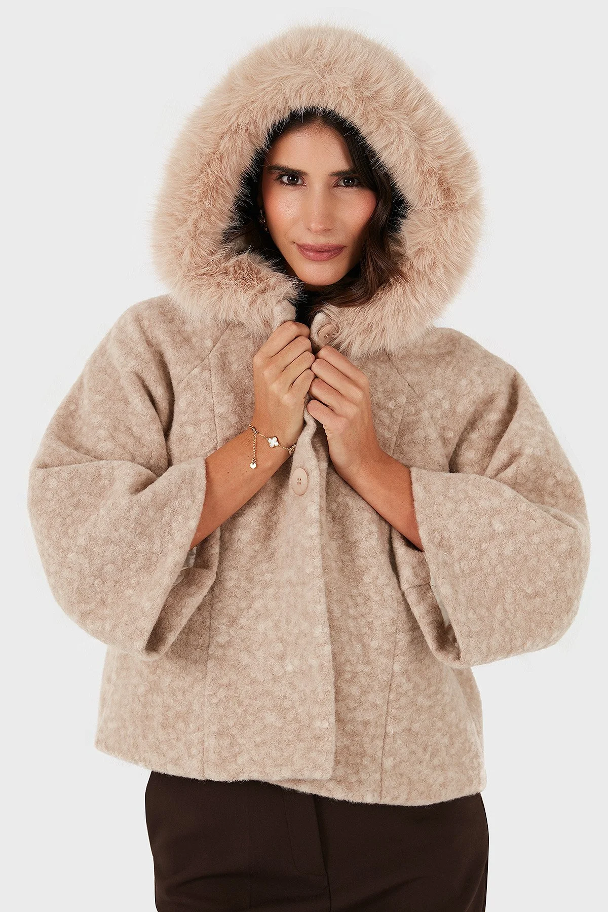 Via Dante Oversize Yumuşak Tüylü Kapüşonlu Truvakar Kol Astarlı Bayan Mont 690919 BEJ - 6