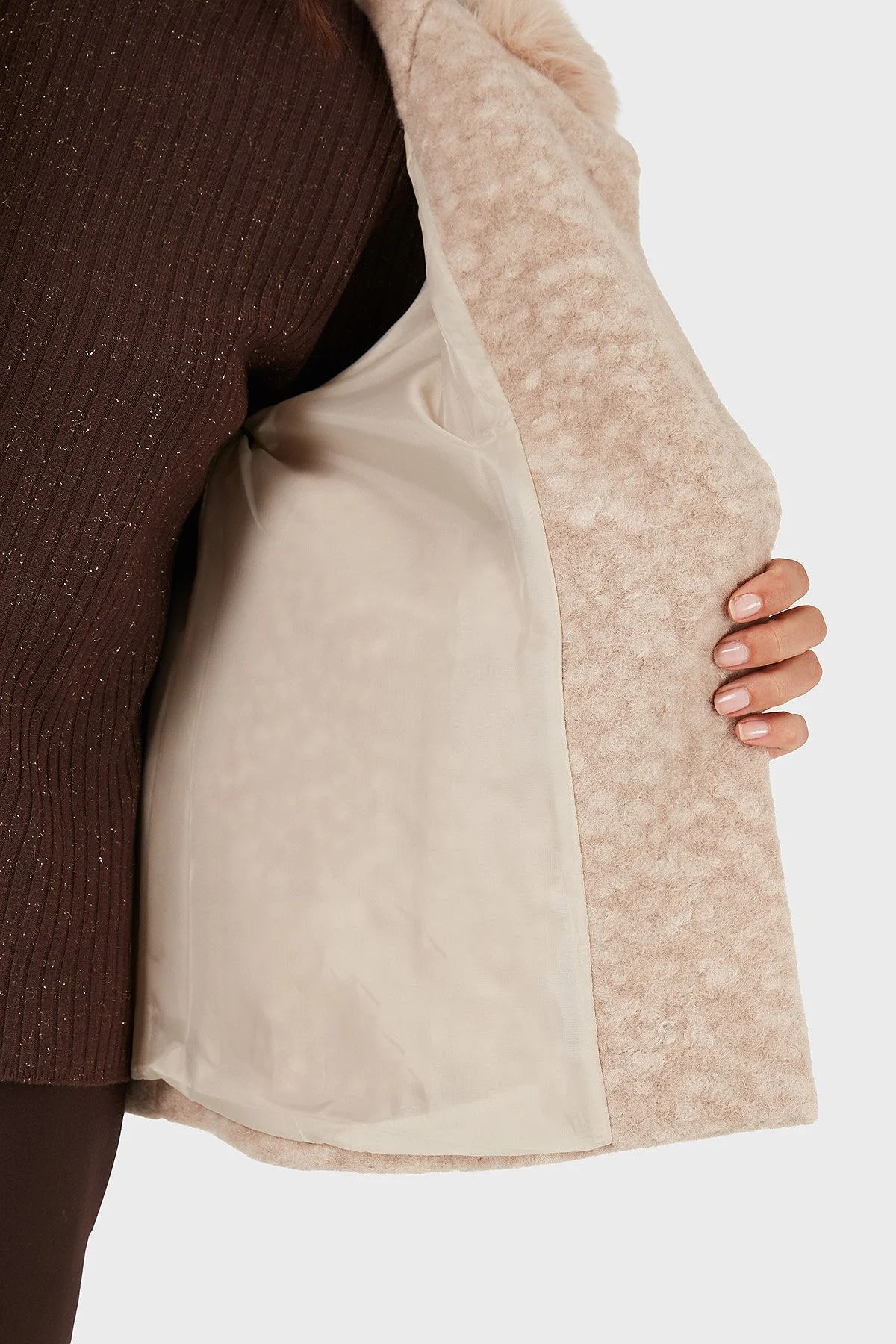 Via Dante Oversize Yumuşak Tüylü Kapüşonlu Truvakar Kol Astarlı Bayan Mont 690919 BEJ - 7