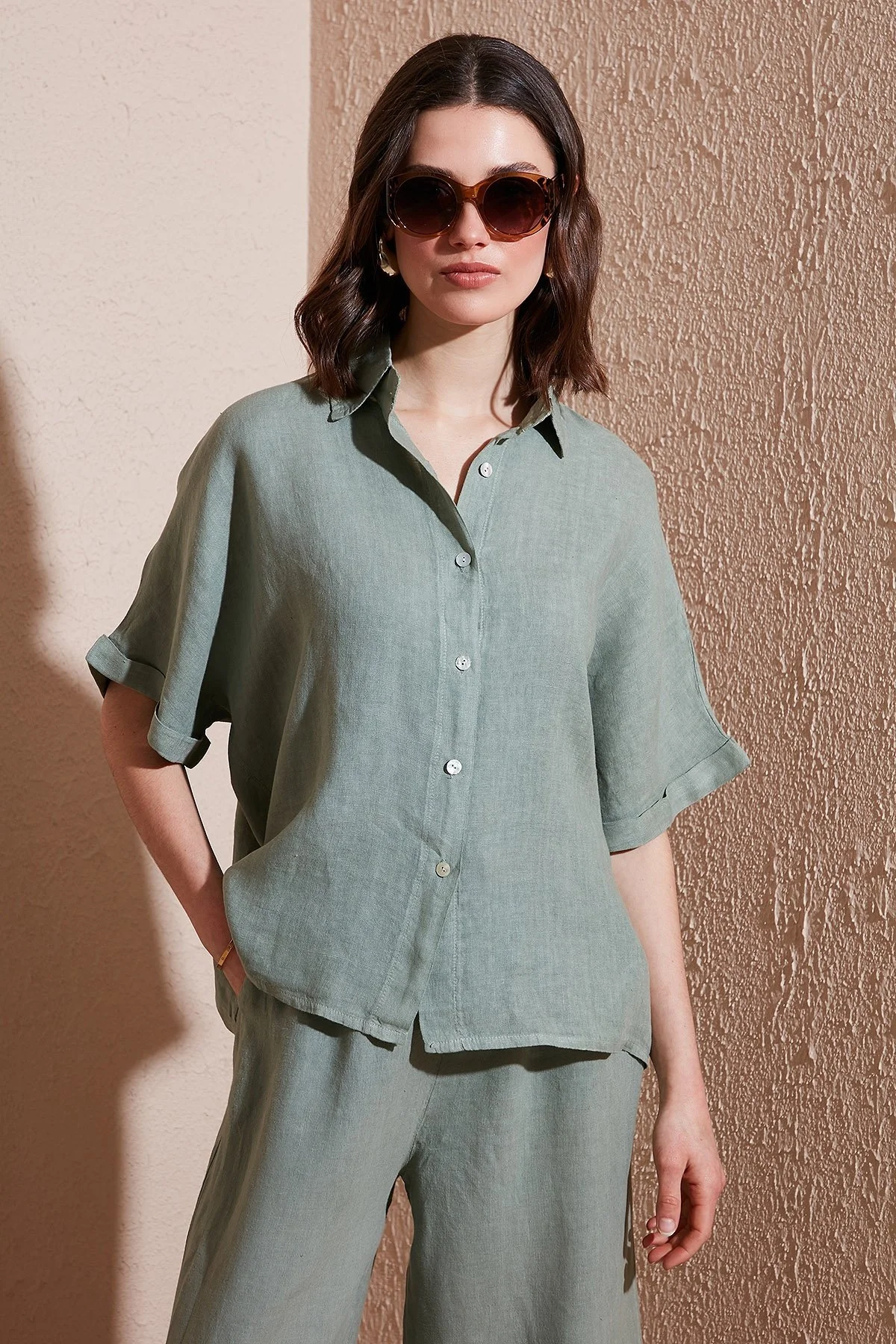 Via Dante Regular Fit Düz Yaka Kısa Kollu Keten Bayan Gömlek 5028544 HAKİ - 2