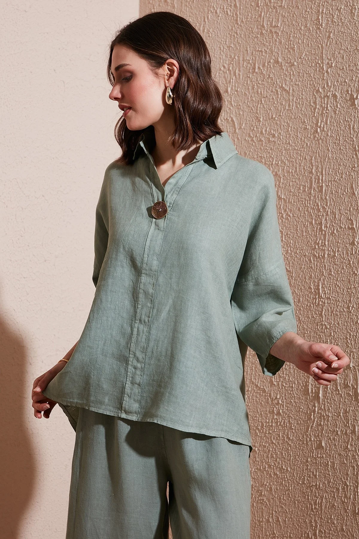 Via Dante Regular Fit Truvakar Kol Düğme Detaylı Keten Bayan Gömlek 6617544 HAKİ - 8