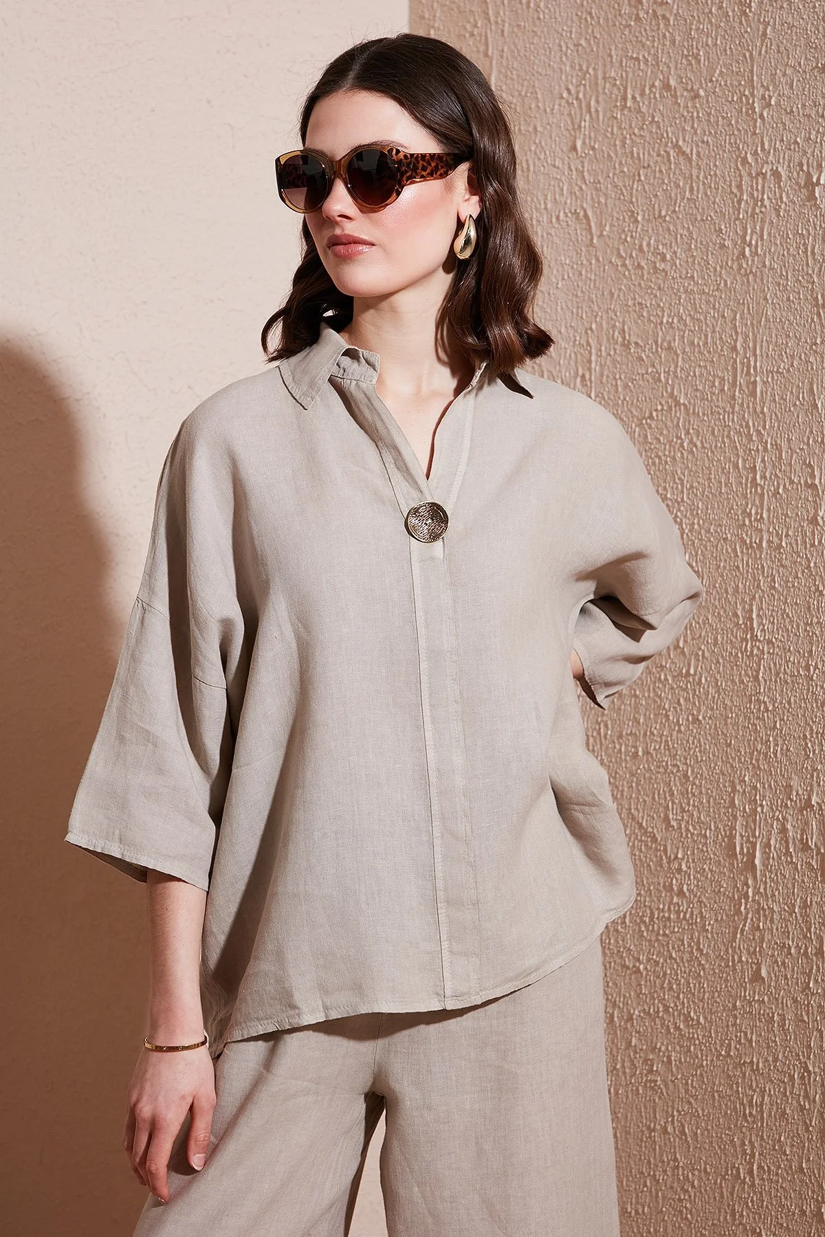 Via Dante Regular Fit Truvakar Kol Düğme Detaylı Keten Bayan Gömlek 6617687 TAŞ - 1