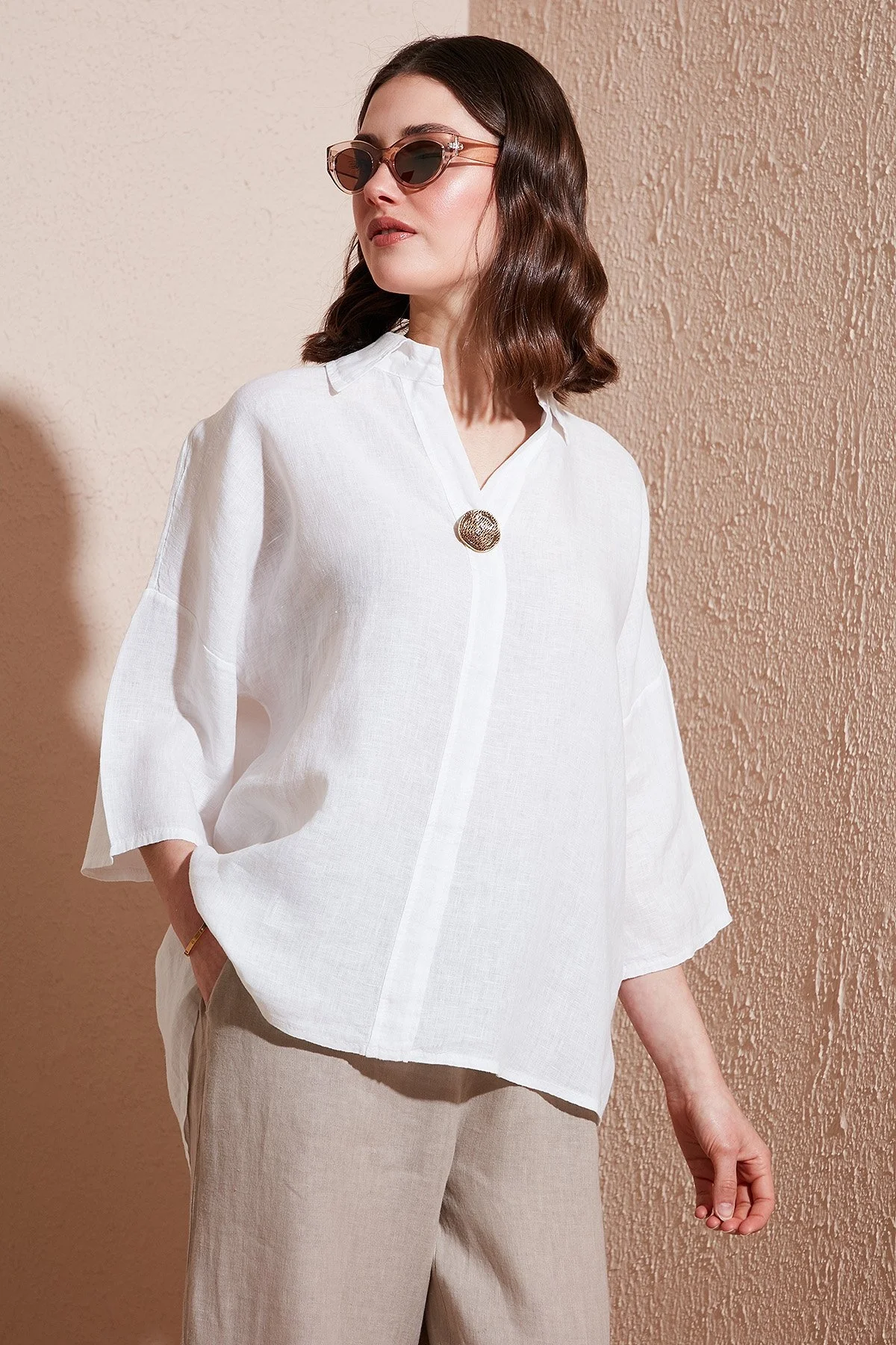 Via Dante Regular Fit Truvakar Kol Düğme Detaylı Keten Bayan Gömlek 6617714 EKRU - 1