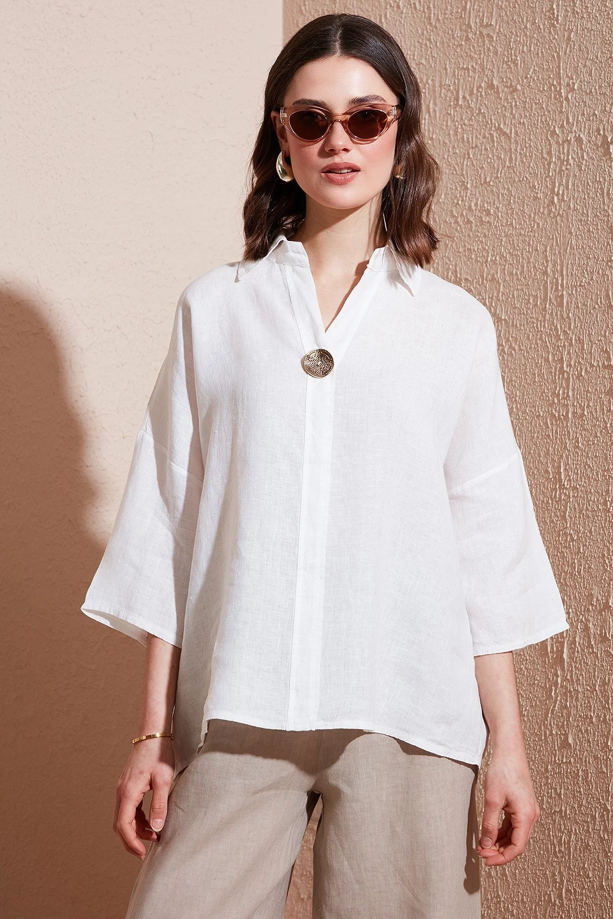 Via Dante Regular Fit Truvakar Kol Düğme Detaylı Keten Bayan Gömlek 6617714 EKRU - 2