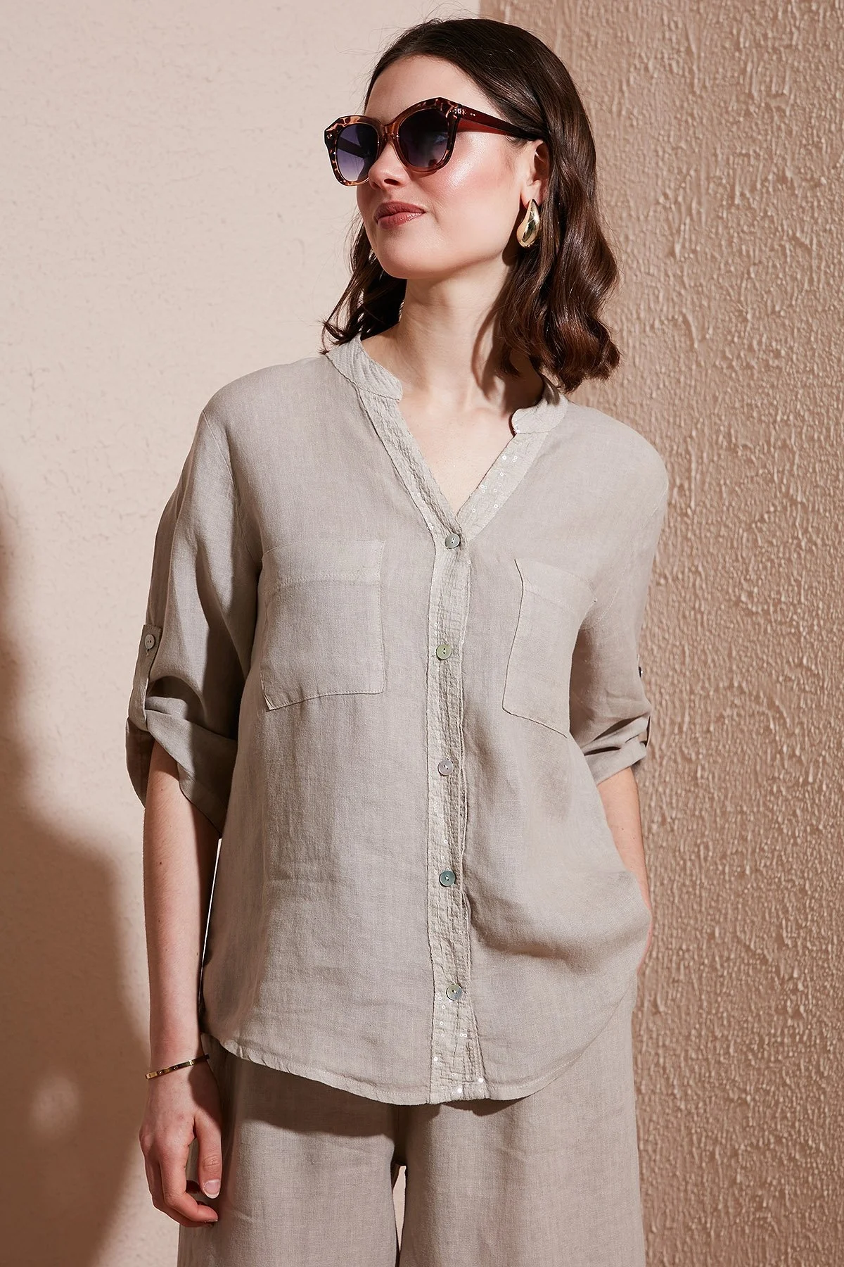 Via Dante Regular Fit V Yaka Arkası Dantel Detaylı Keten Bayan Gömlek 6665687 TAŞ - 1